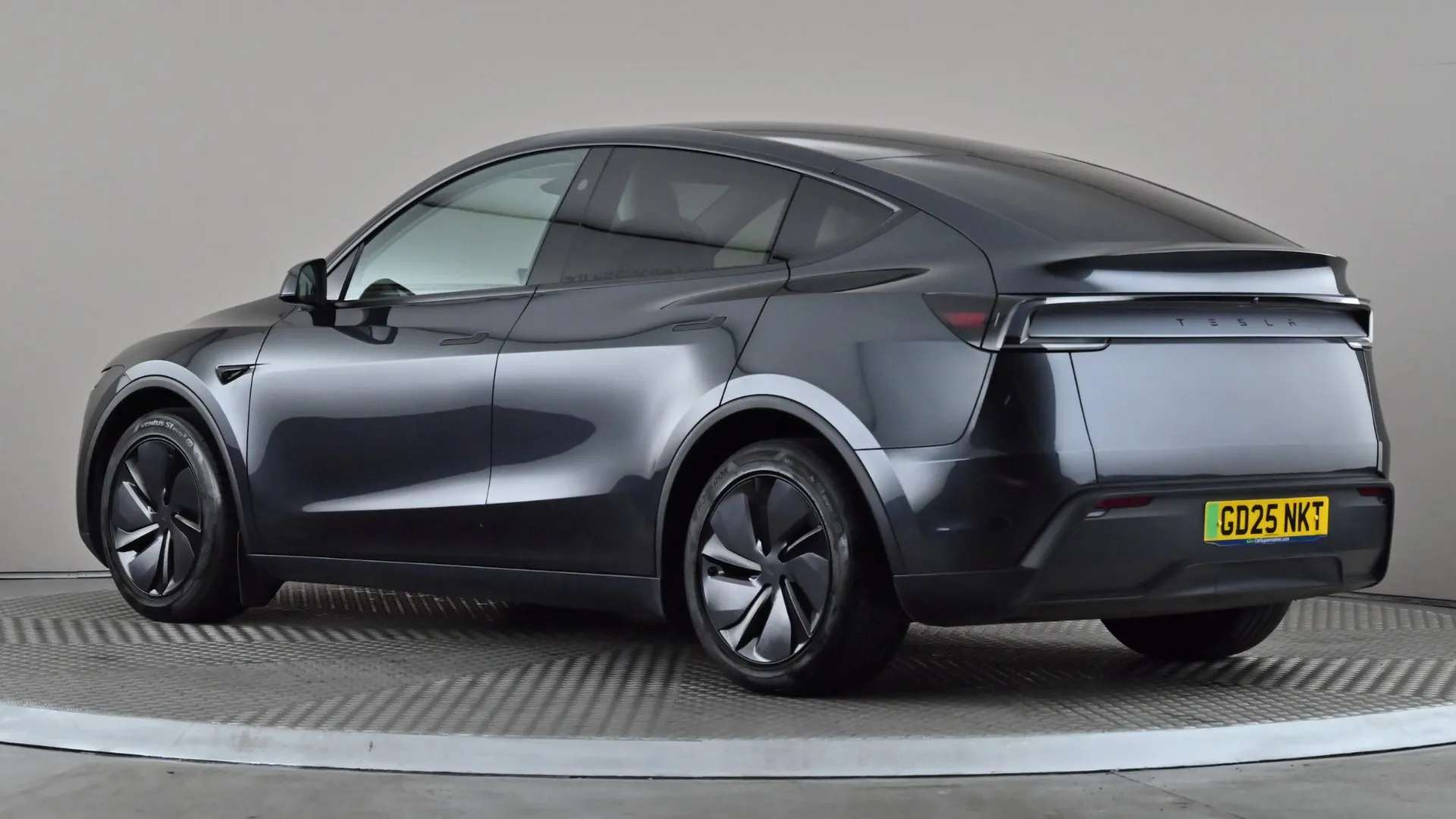 A 2025 TESLA MODEL Y RWD Auto A 2025 TESLA MODEL Y RWD Auto