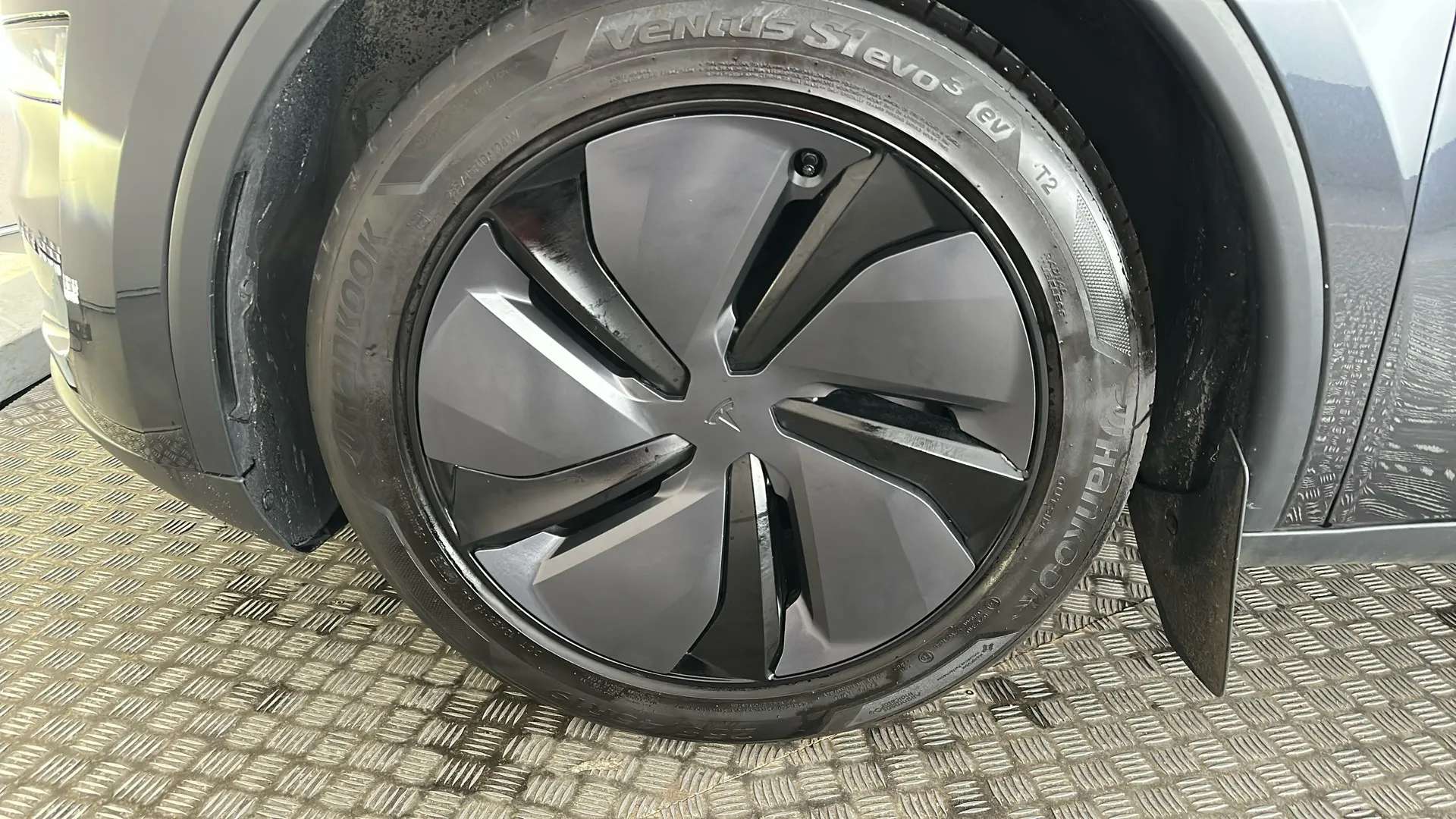 2025 TESLA MODEL Y 2025 TESLA MODEL Y