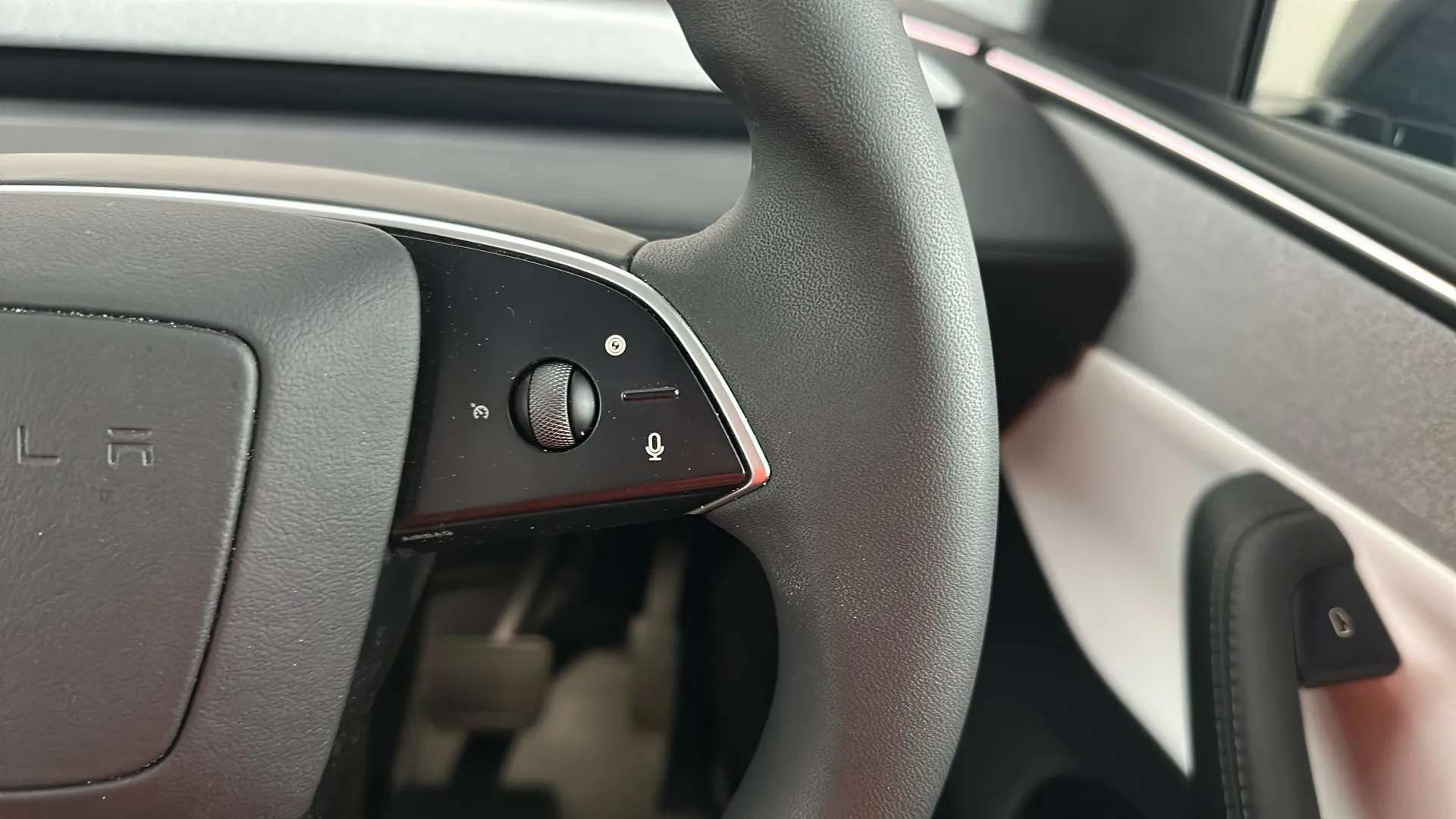 2025 TESLA MODEL Y 2025 TESLA MODEL Y