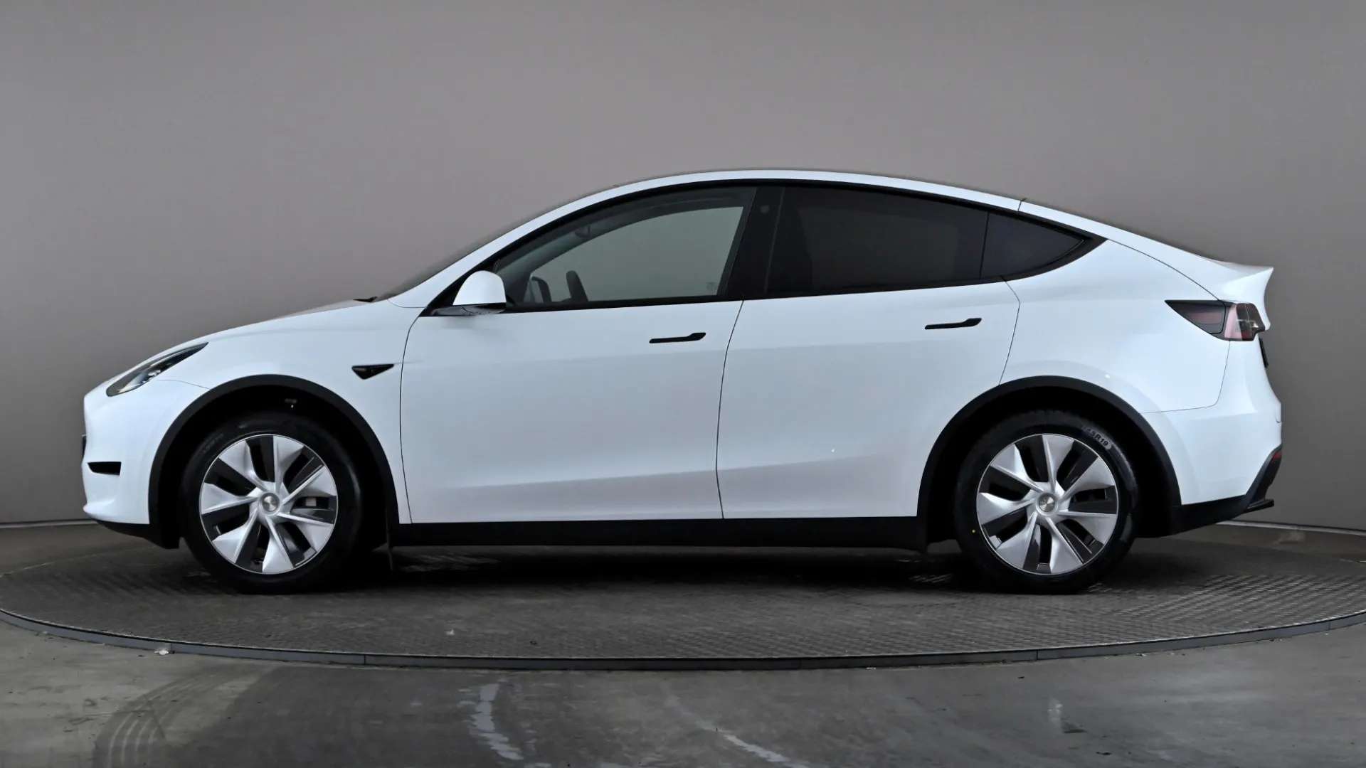 A 2024 TESLA MODEL Y RWD Auto A 2024 TESLA MODEL Y RWD Auto