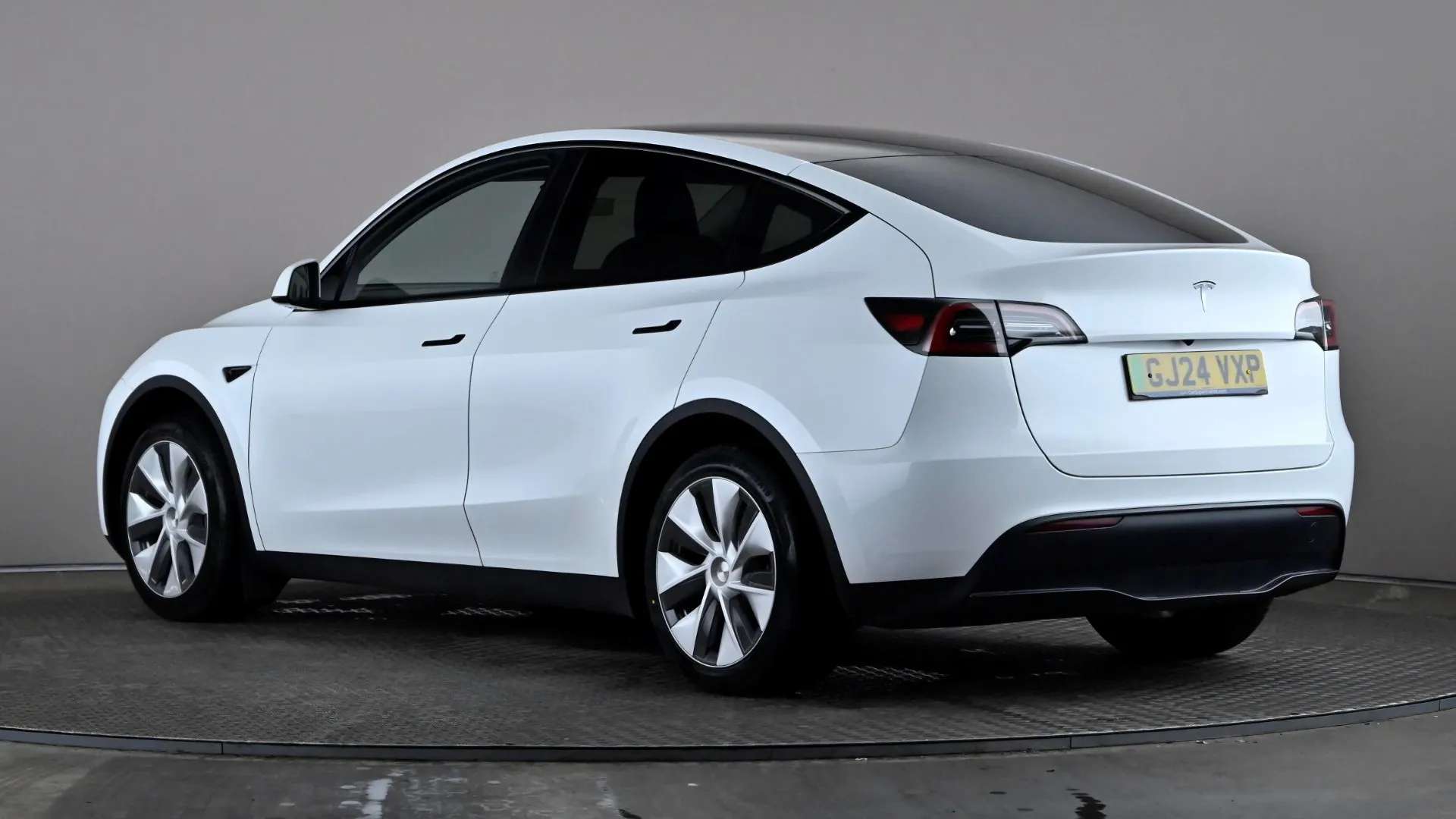 A 2024 TESLA MODEL Y RWD Auto A 2024 TESLA MODEL Y RWD Auto
