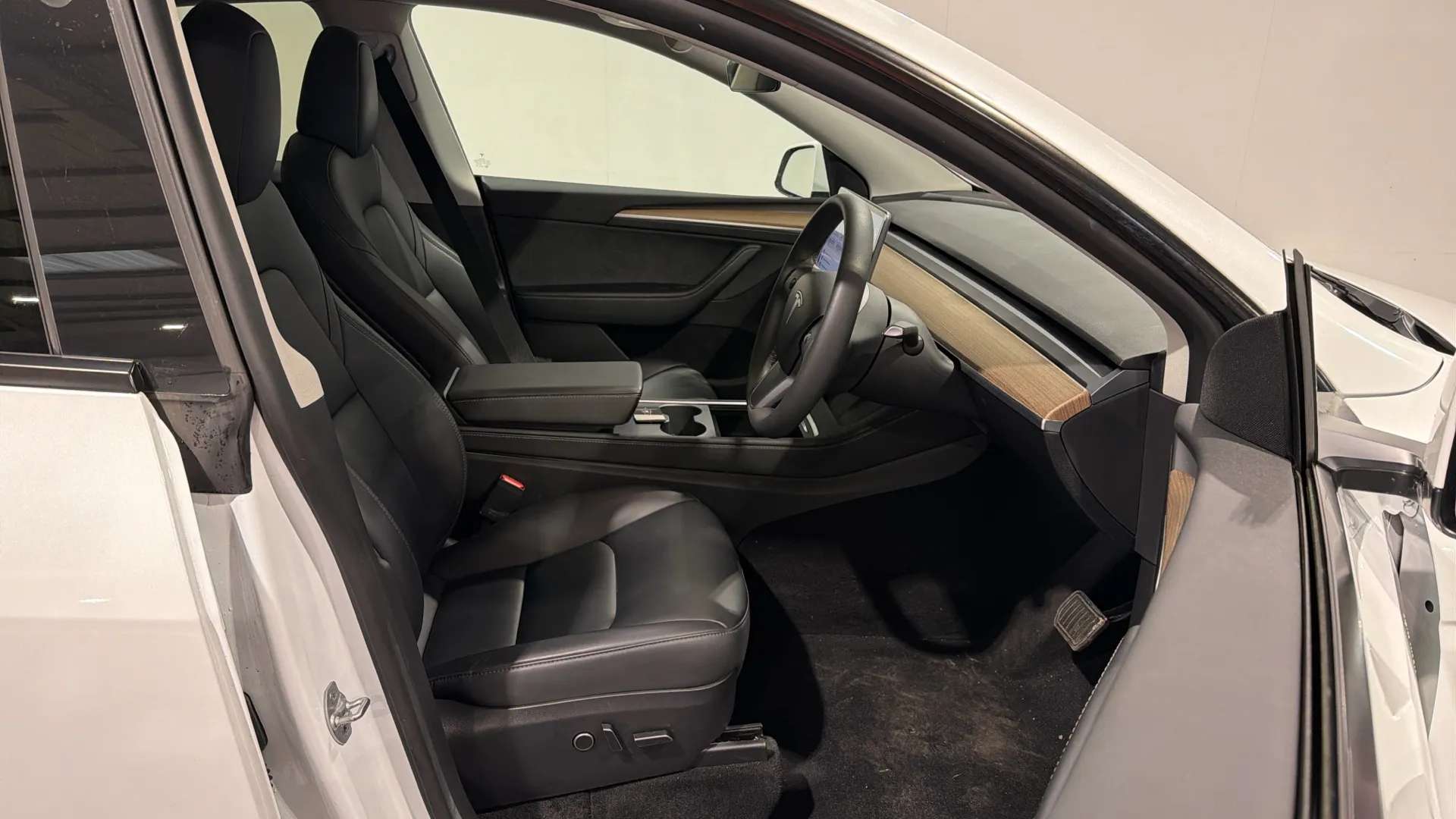 A 2023 TESLA MODEL Y RWD Auto A 2023 TESLA MODEL Y RWD Auto