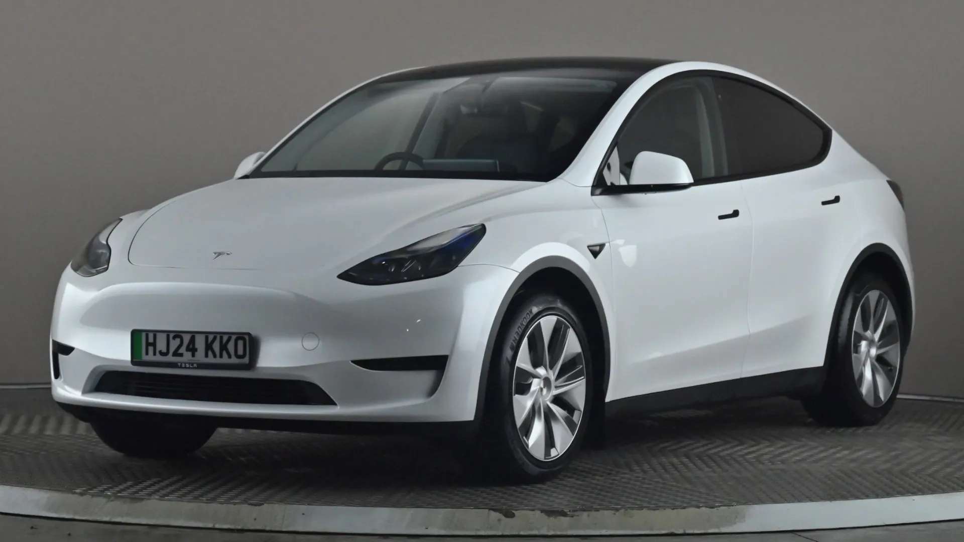 A 2024 TESLA MODEL Y RWD Auto A 2024 TESLA MODEL Y RWD Auto