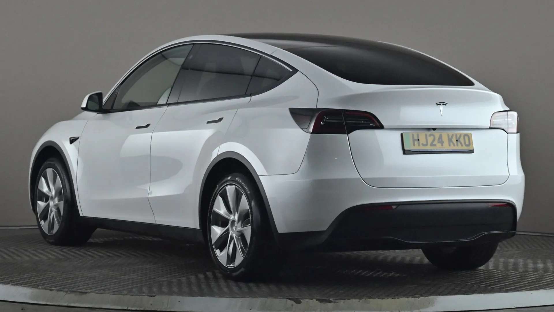 A 2024 TESLA MODEL Y RWD Auto A 2024 TESLA MODEL Y RWD Auto
