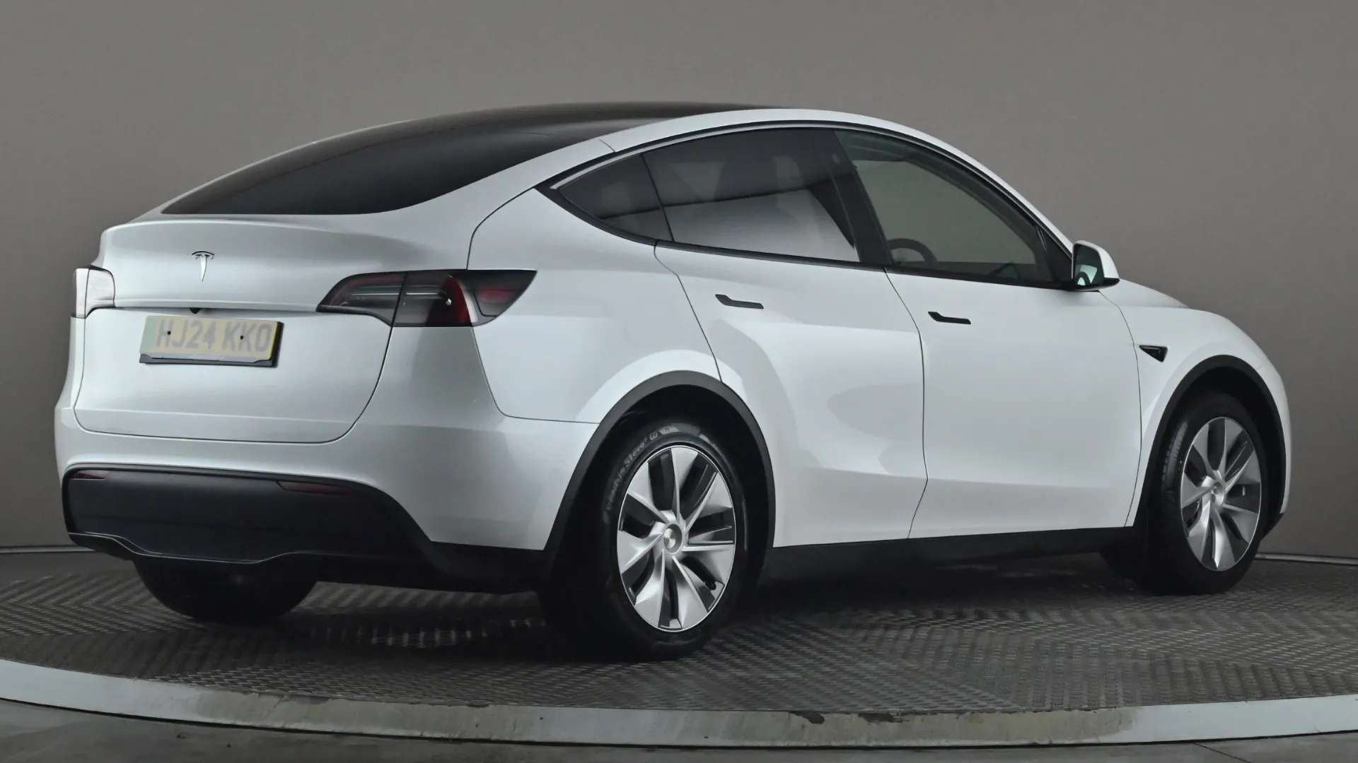 A 2024 TESLA MODEL Y RWD Auto A 2024 TESLA MODEL Y RWD Auto
