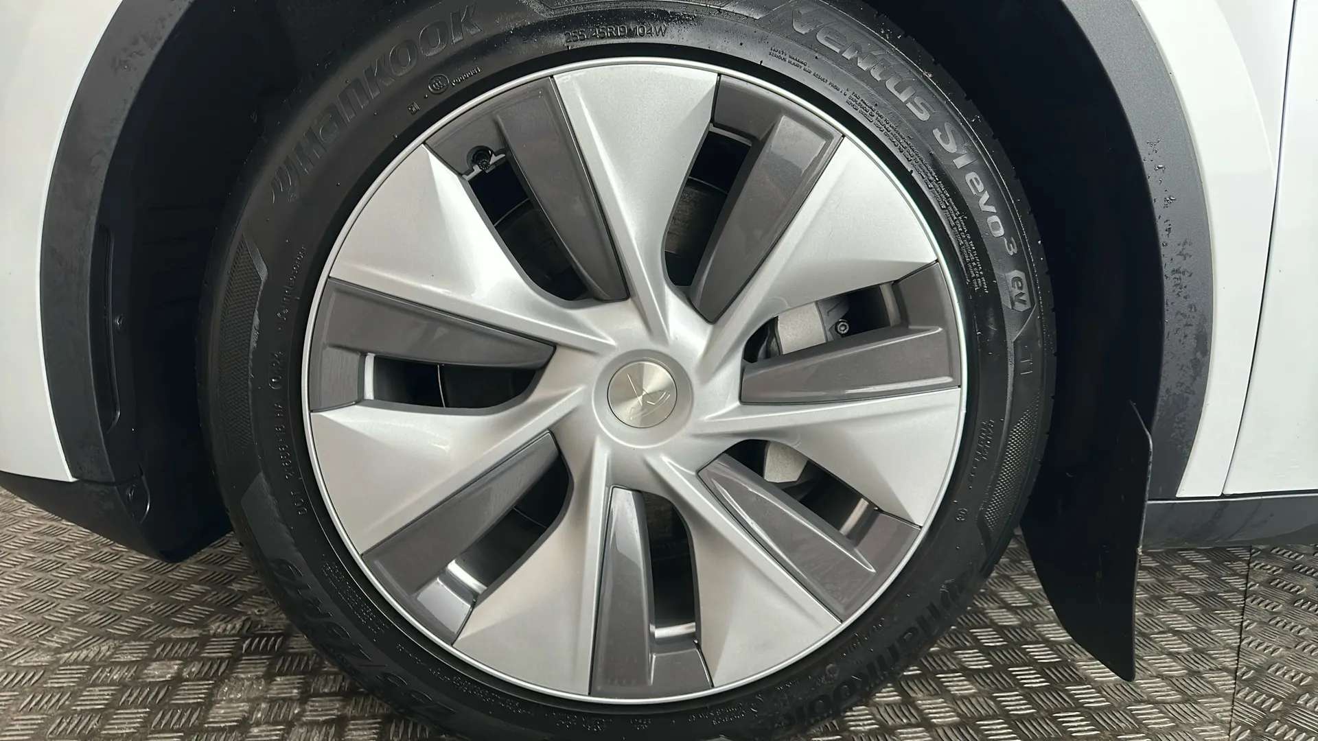 2024 TESLA MODEL Y 2024 TESLA MODEL Y
