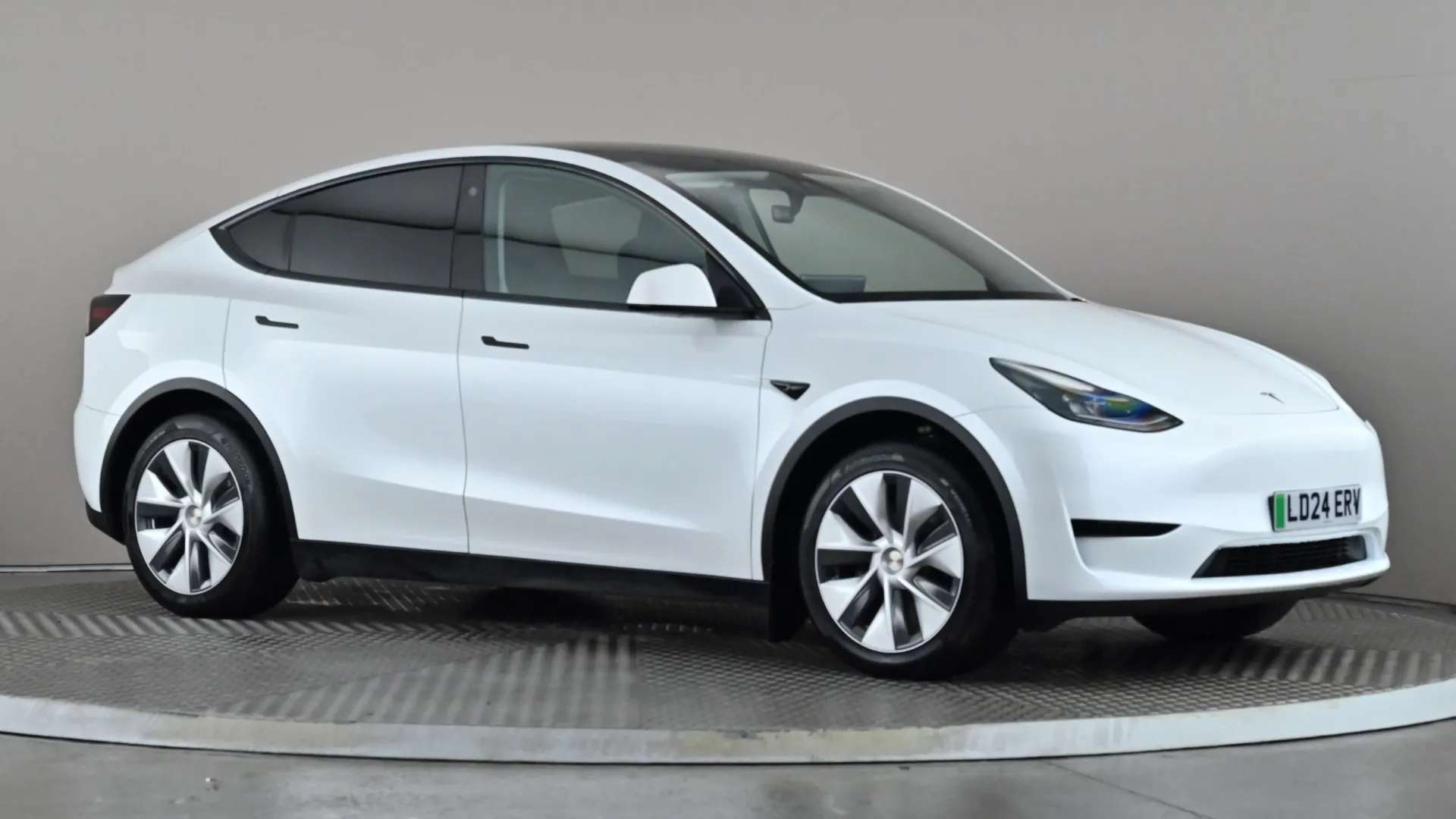 A 2024 TESLA MODEL Y RWD Auto A 2024 TESLA MODEL Y RWD Auto