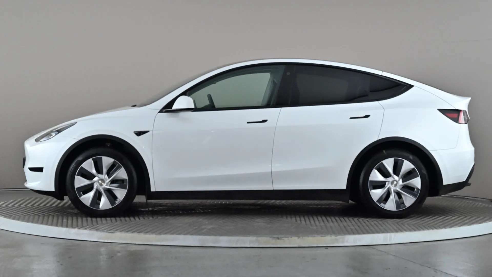 A 2024 TESLA MODEL Y RWD Auto A 2024 TESLA MODEL Y RWD Auto