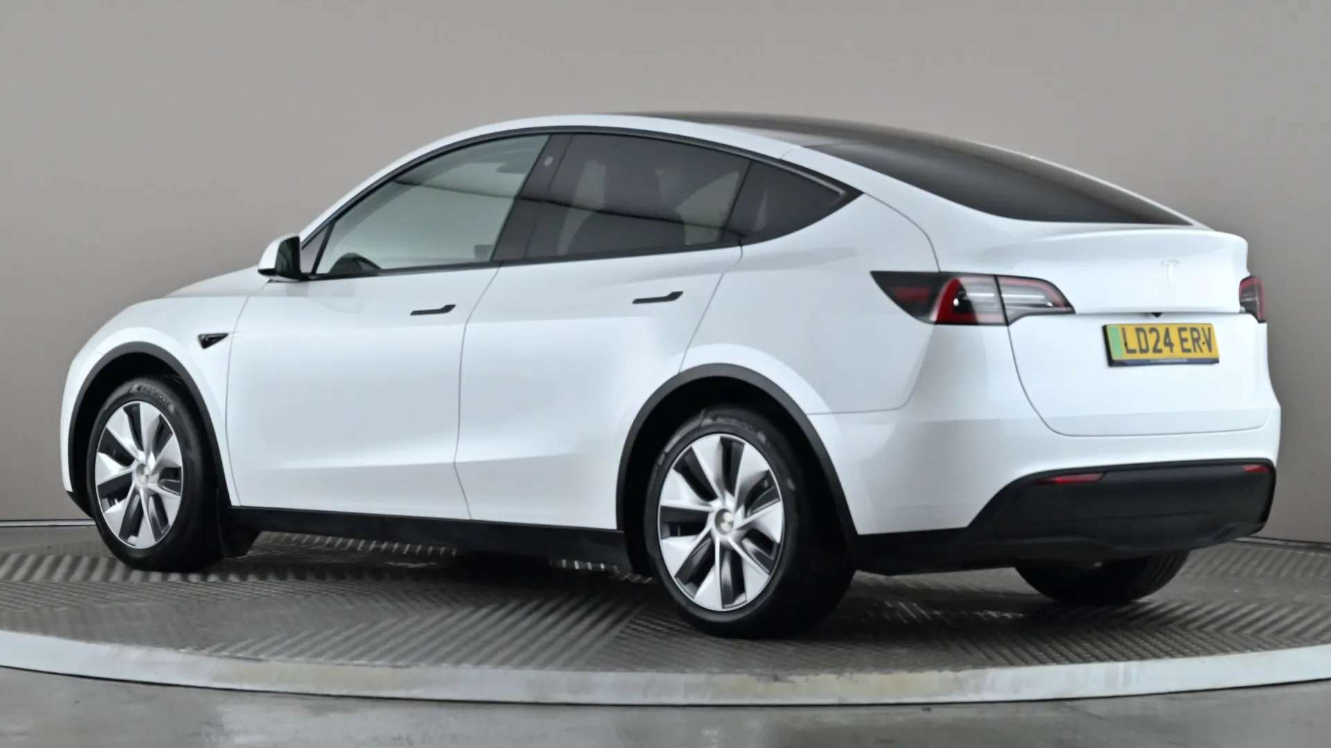 A 2024 TESLA MODEL Y RWD Auto A 2024 TESLA MODEL Y RWD Auto