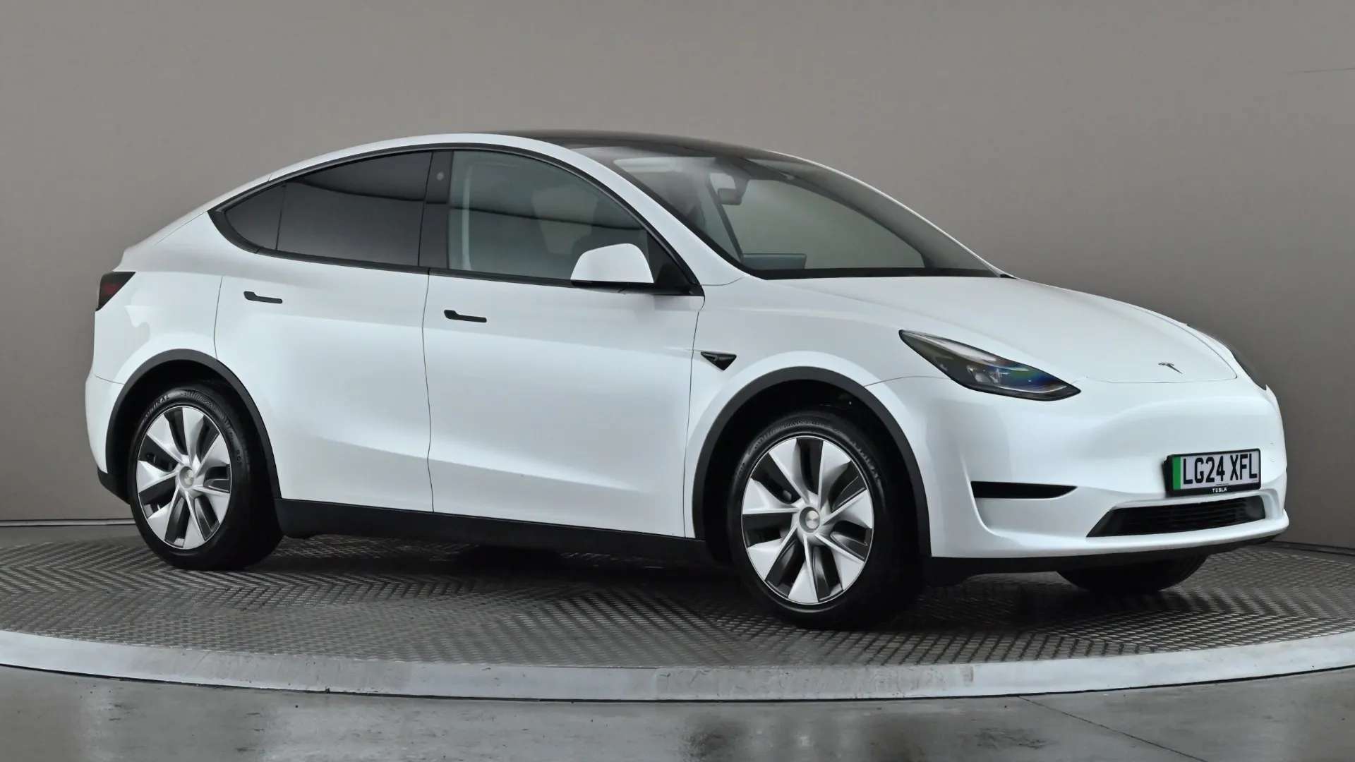 A 2024 TESLA MODEL Y RWD Auto A 2024 TESLA MODEL Y RWD Auto