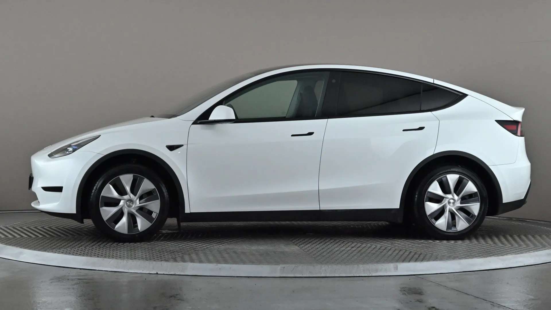 A 2024 TESLA MODEL Y RWD Auto A 2024 TESLA MODEL Y RWD Auto
