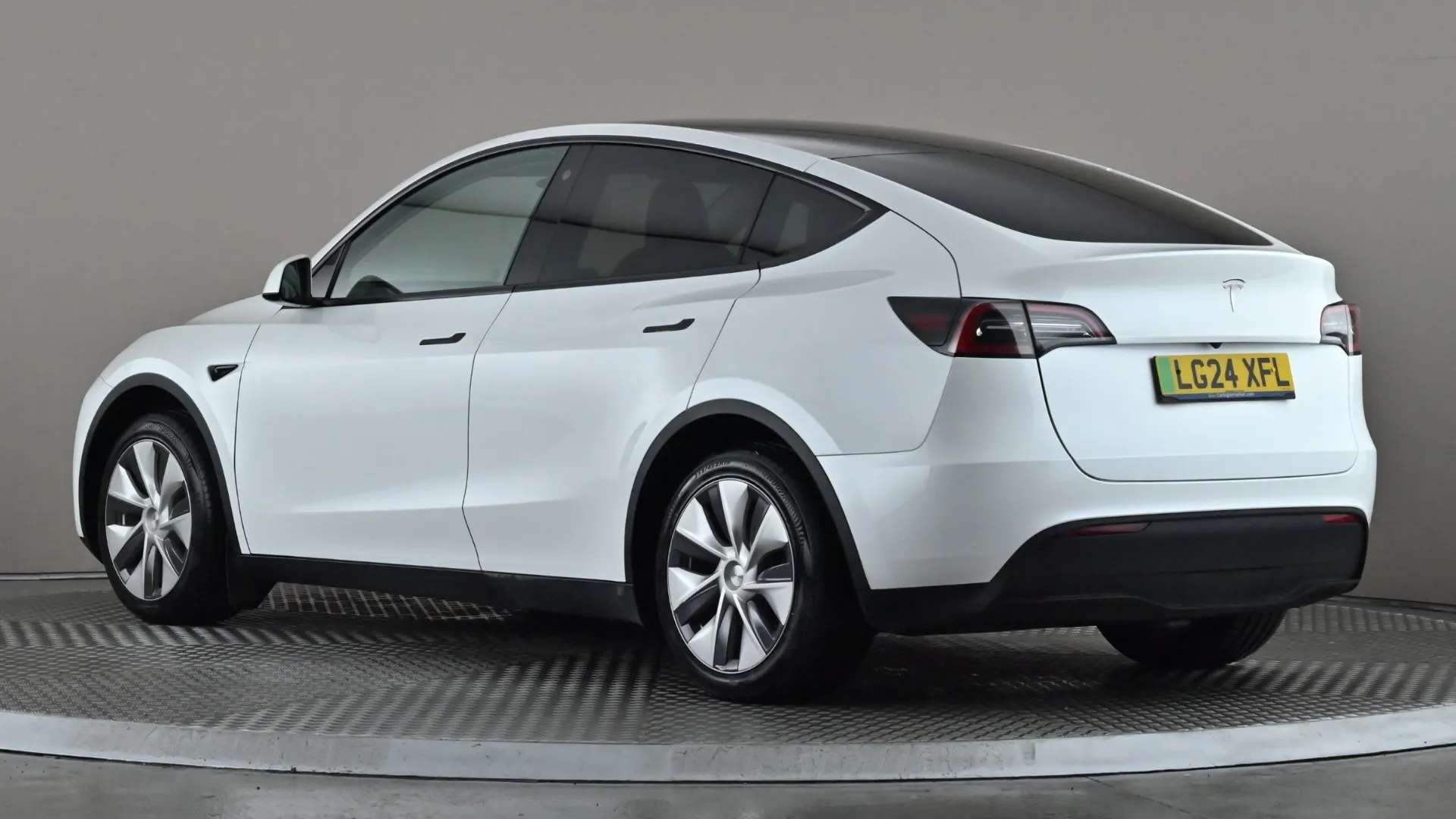A 2024 TESLA MODEL Y RWD Auto A 2024 TESLA MODEL Y RWD Auto
