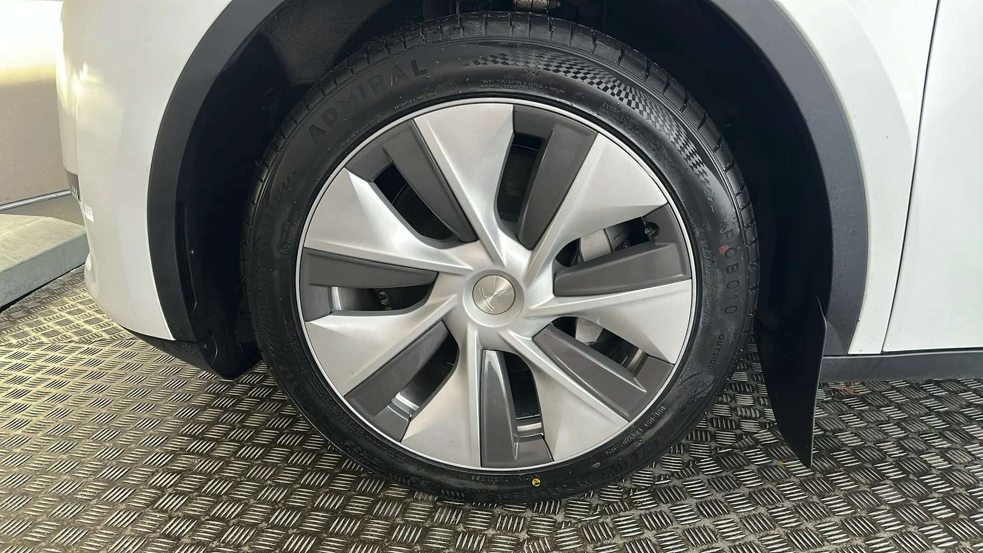 2024 TESLA MODEL Y 2024 TESLA MODEL Y