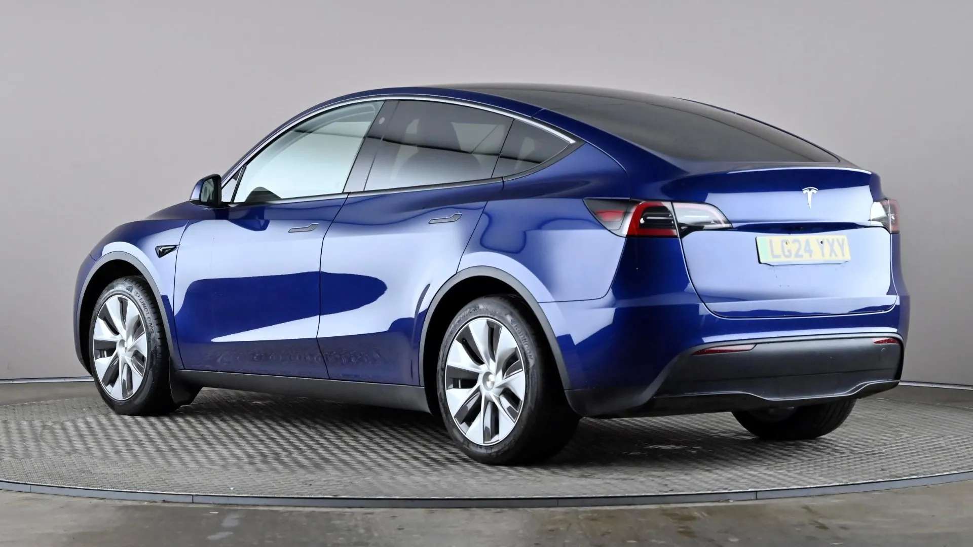 A 2024 TESLA MODEL Y RWD Auto A 2024 TESLA MODEL Y RWD Auto