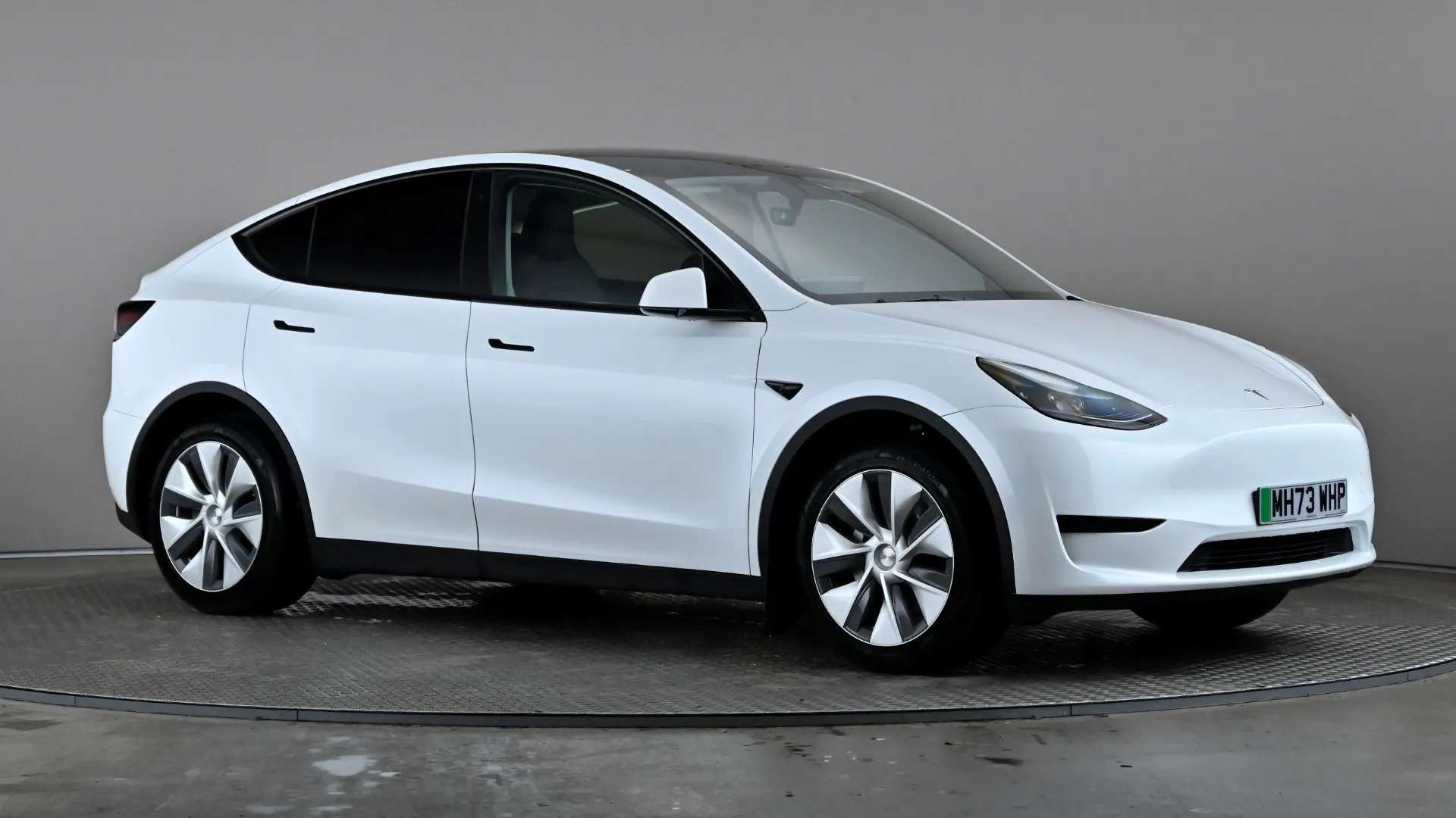 A 2024 TESLA MODEL Y RWD Auto A 2024 TESLA MODEL Y RWD Auto