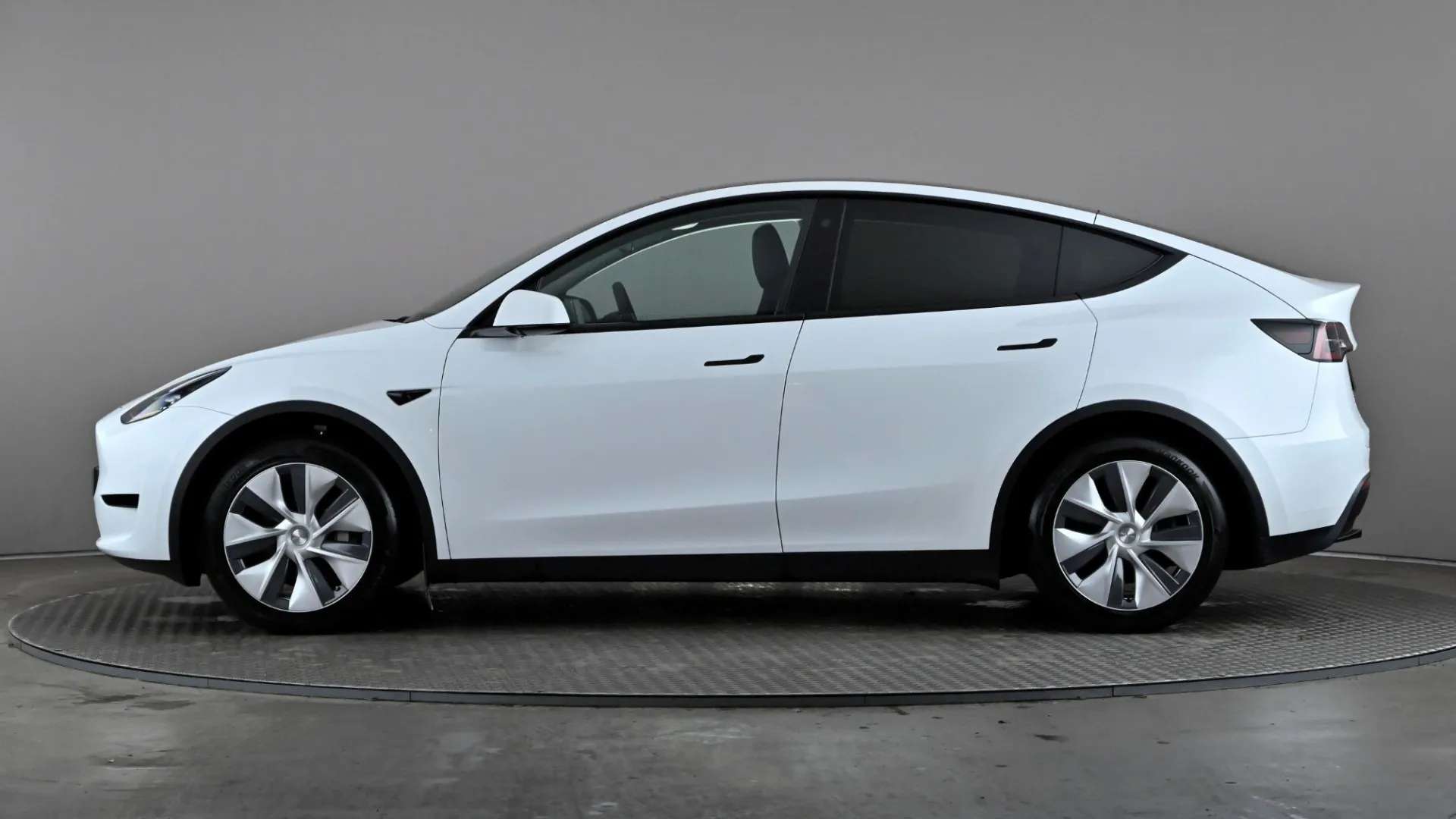 A 2024 TESLA MODEL Y RWD Auto A 2024 TESLA MODEL Y RWD Auto