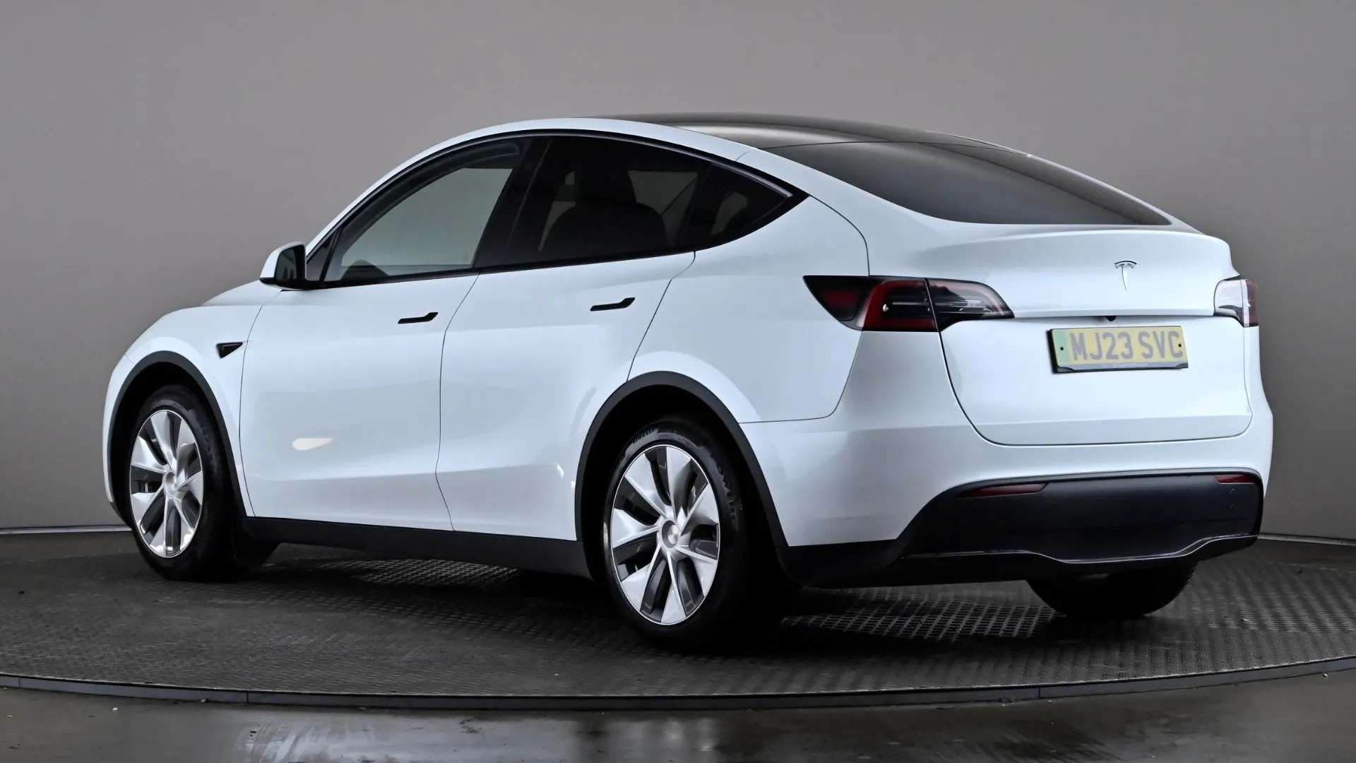 A 2023 TESLA MODEL Y RWD Auto A 2023 TESLA MODEL Y RWD Auto