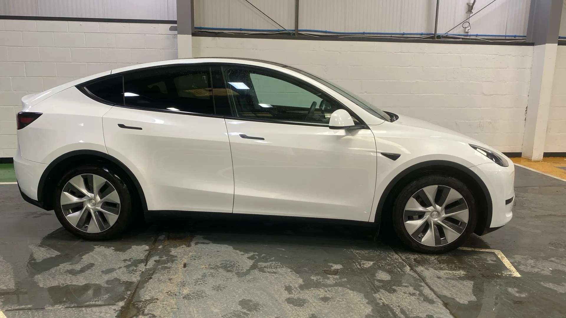 A 2023 TESLA MODEL Y RWD Auto A 2023 TESLA MODEL Y RWD Auto