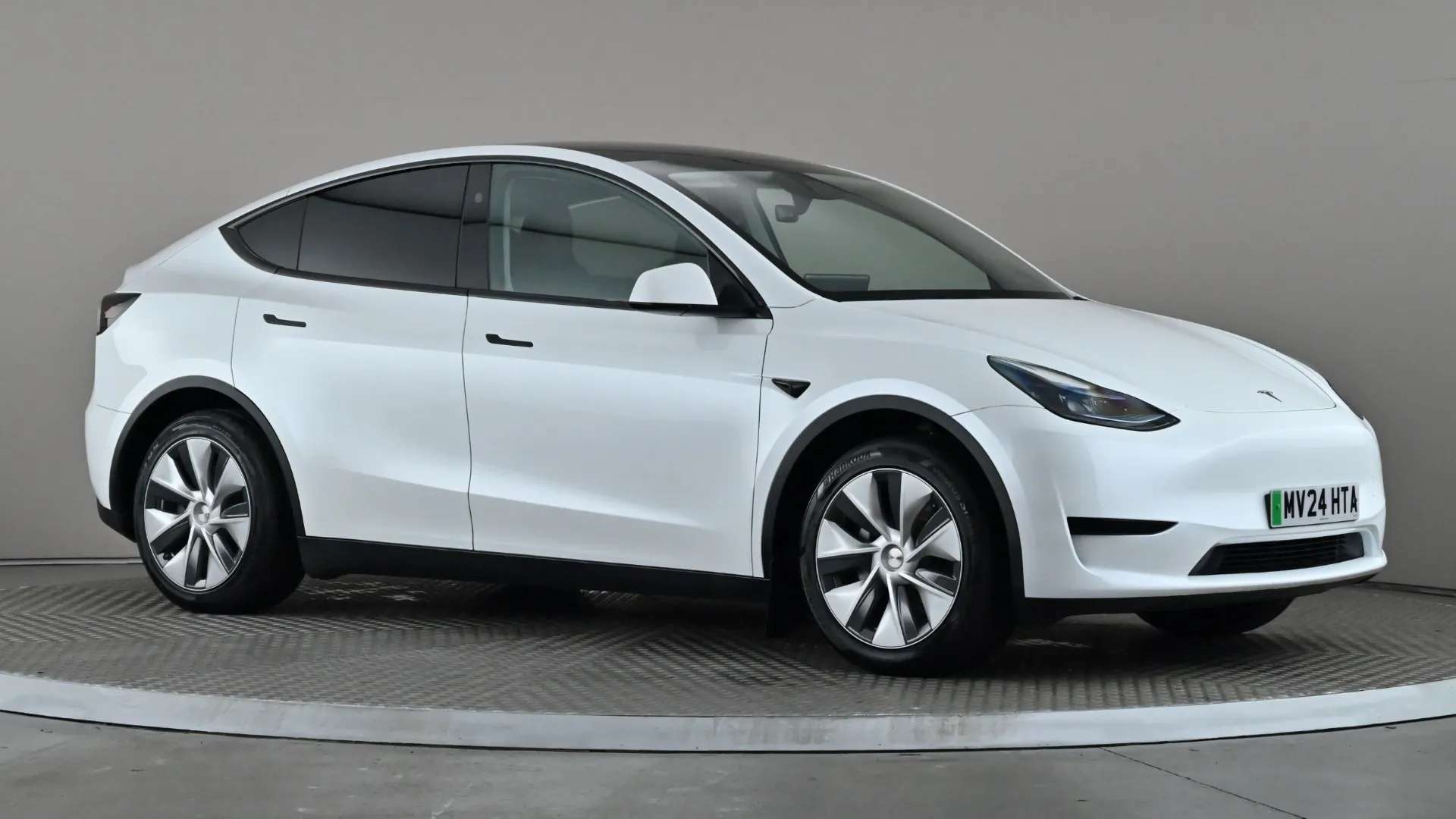 A 2024 TESLA MODEL Y RWD Auto A 2024 TESLA MODEL Y RWD Auto