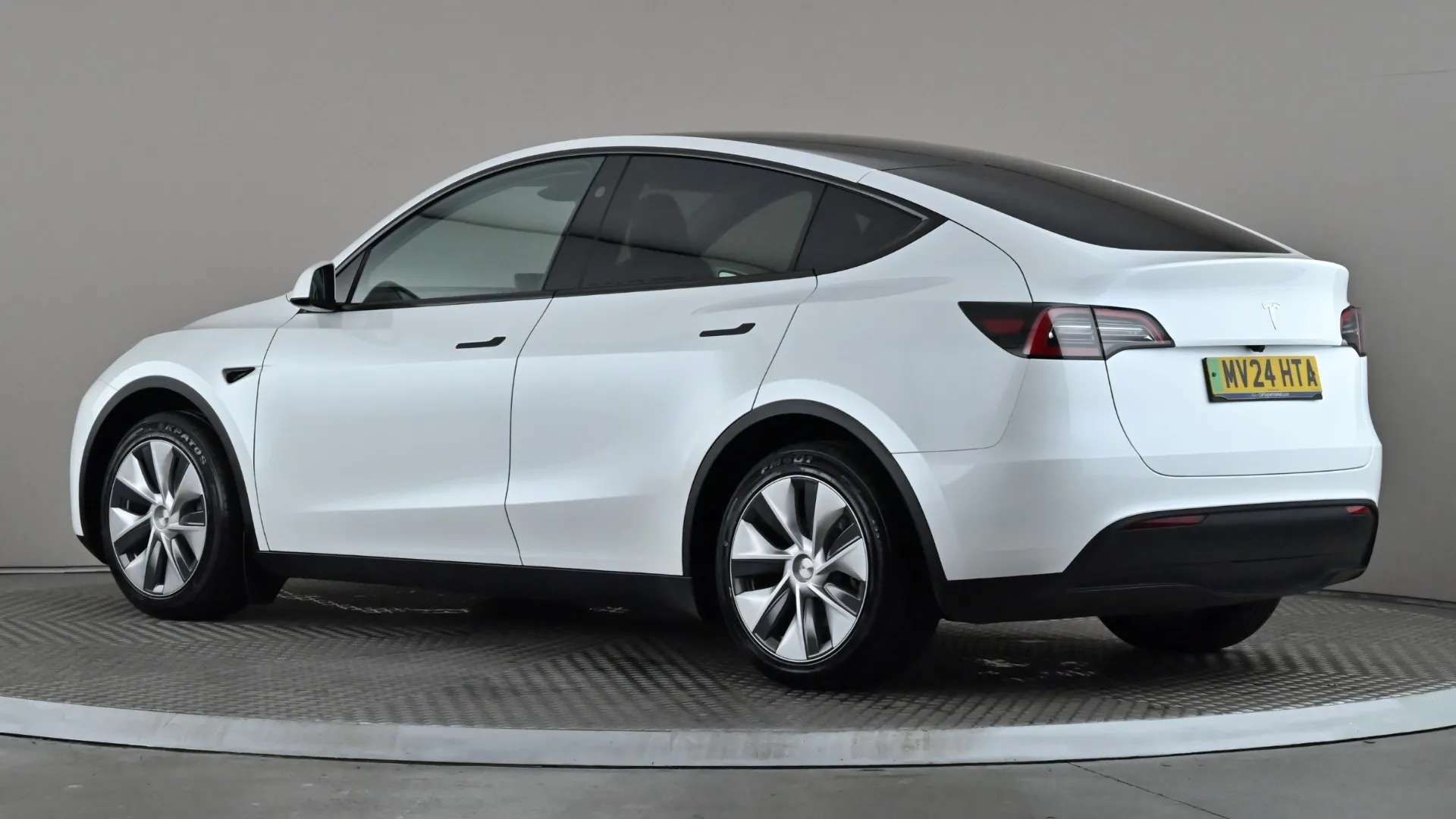 A 2024 TESLA MODEL Y RWD Auto A 2024 TESLA MODEL Y RWD Auto