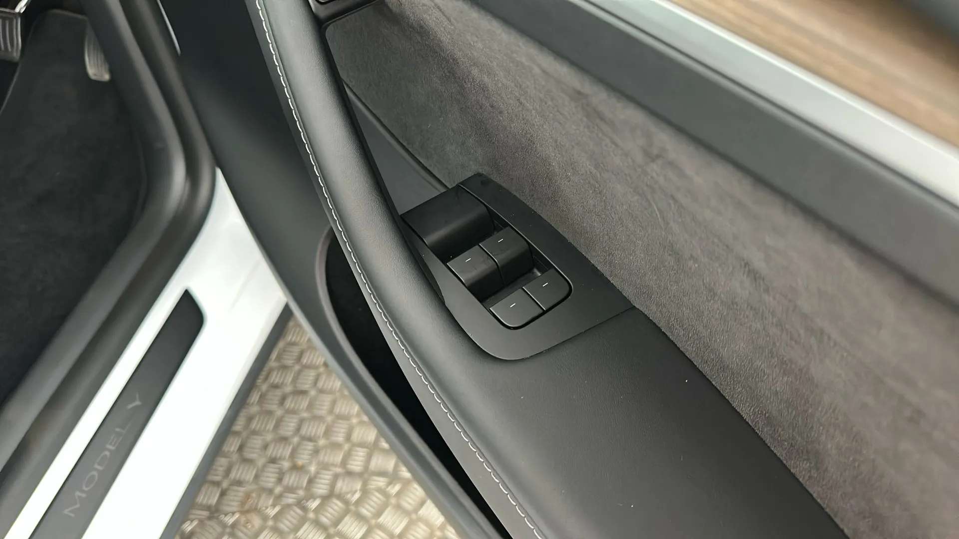 2024 TESLA MODEL Y 2024 TESLA MODEL Y