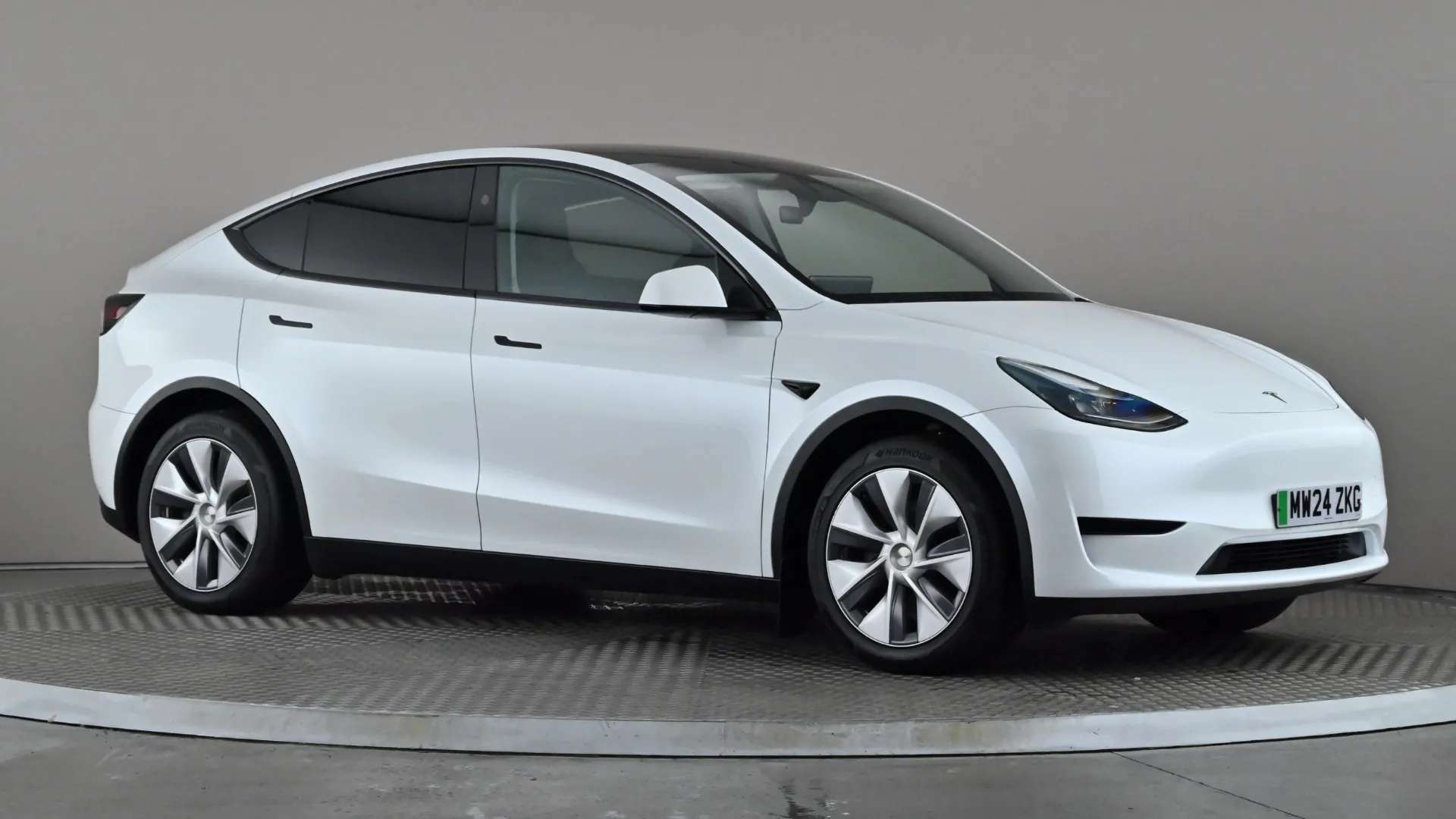 A 2024 TESLA MODEL Y RWD Auto A 2024 TESLA MODEL Y RWD Auto