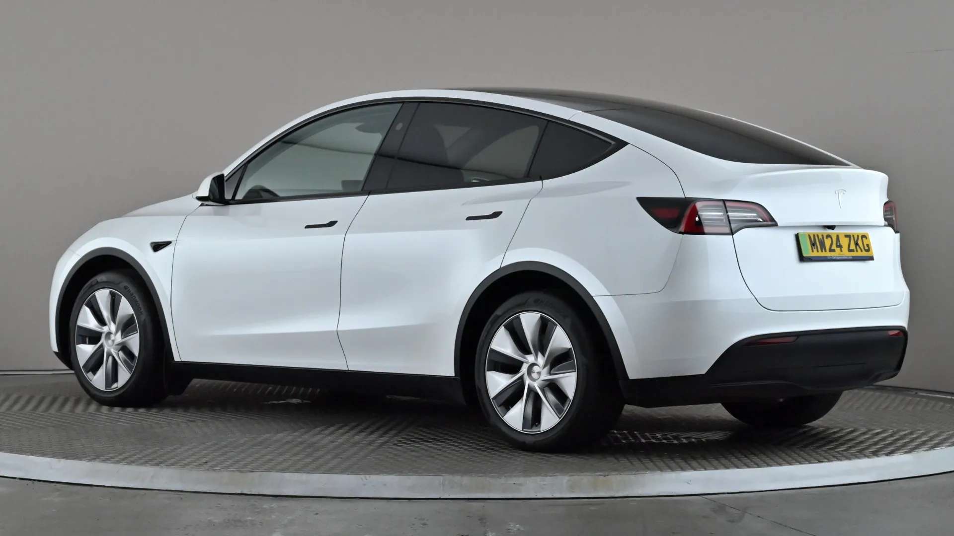 A 2024 TESLA MODEL Y RWD Auto A 2024 TESLA MODEL Y RWD Auto