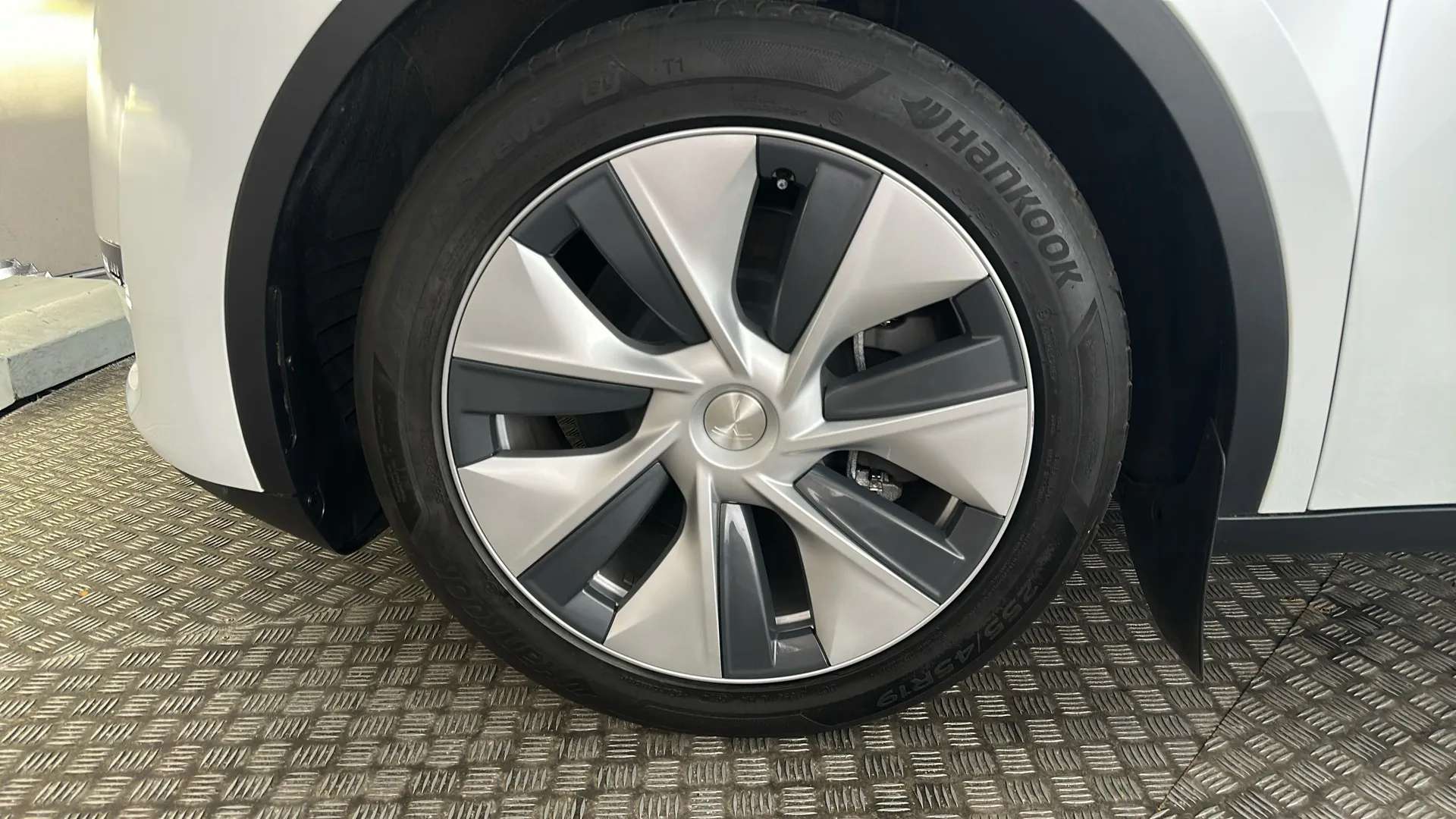 2024 TESLA MODEL Y 2024 TESLA MODEL Y