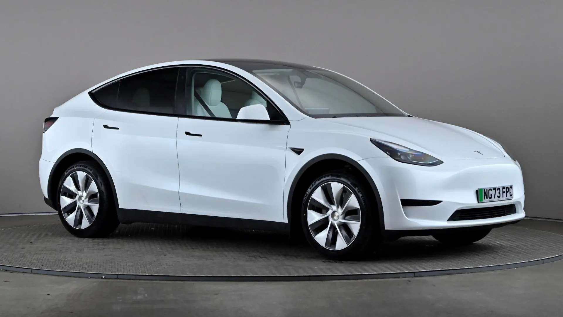 A 2024 TESLA MODEL Y RWD Auto A 2024 TESLA MODEL Y RWD Auto