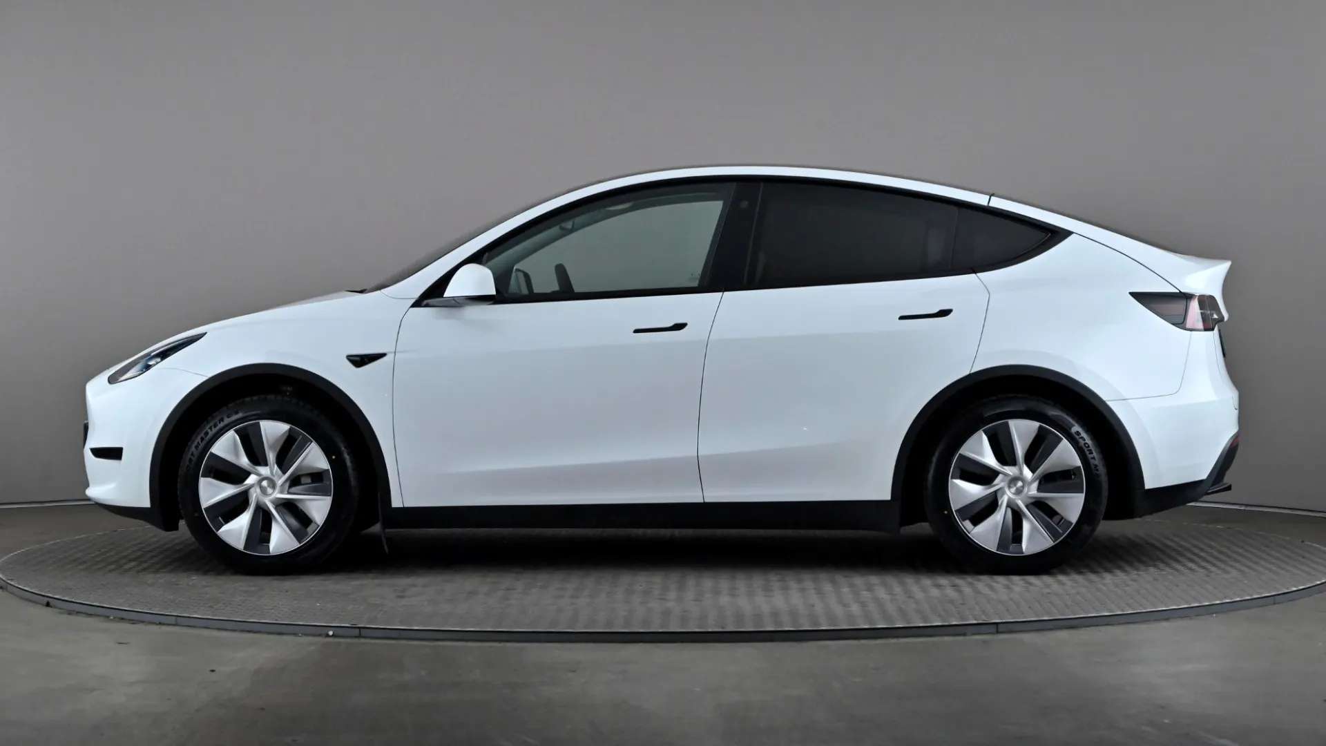 A 2024 TESLA MODEL Y RWD Auto A 2024 TESLA MODEL Y RWD Auto