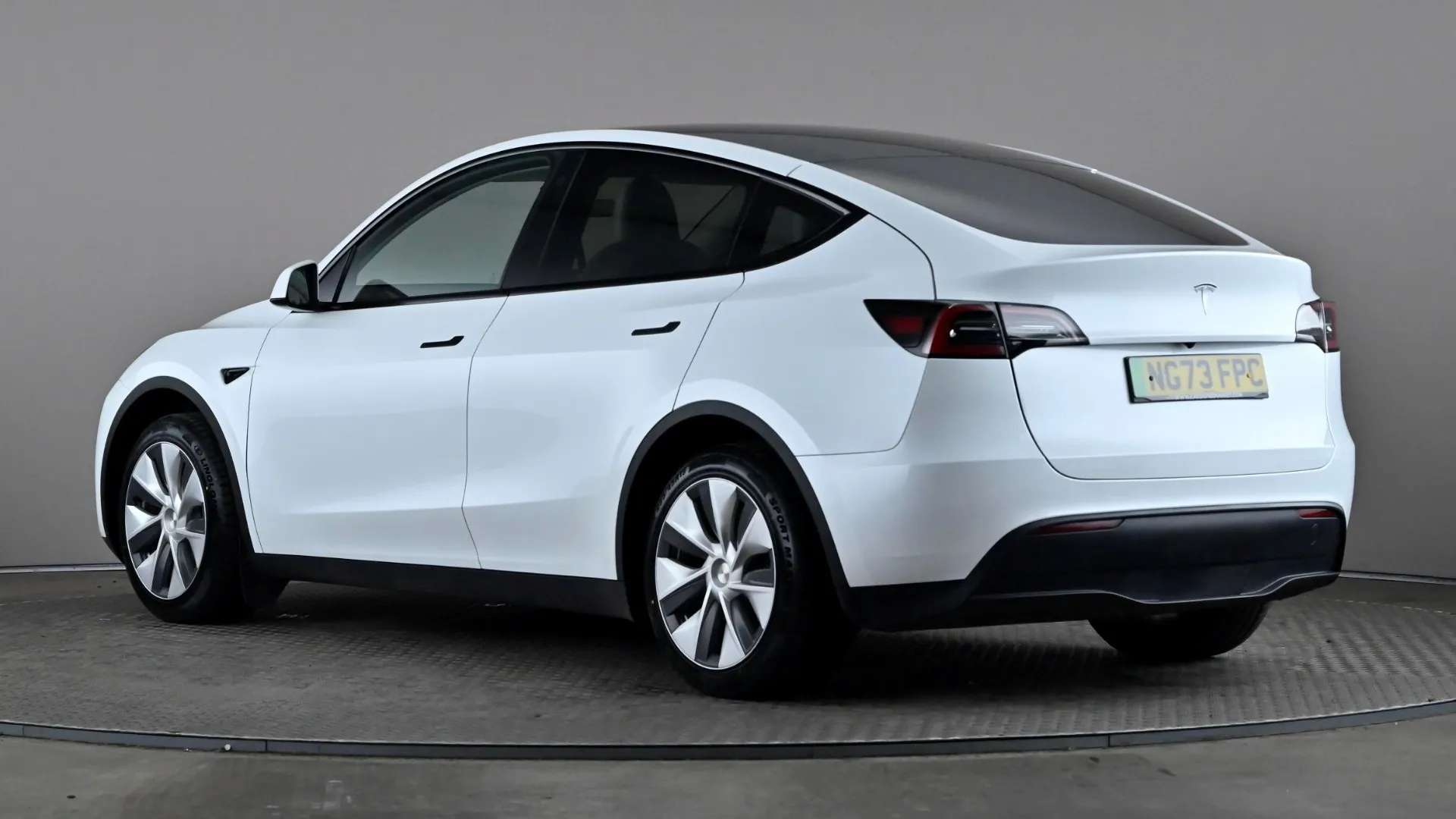 A 2024 TESLA MODEL Y RWD Auto A 2024 TESLA MODEL Y RWD Auto