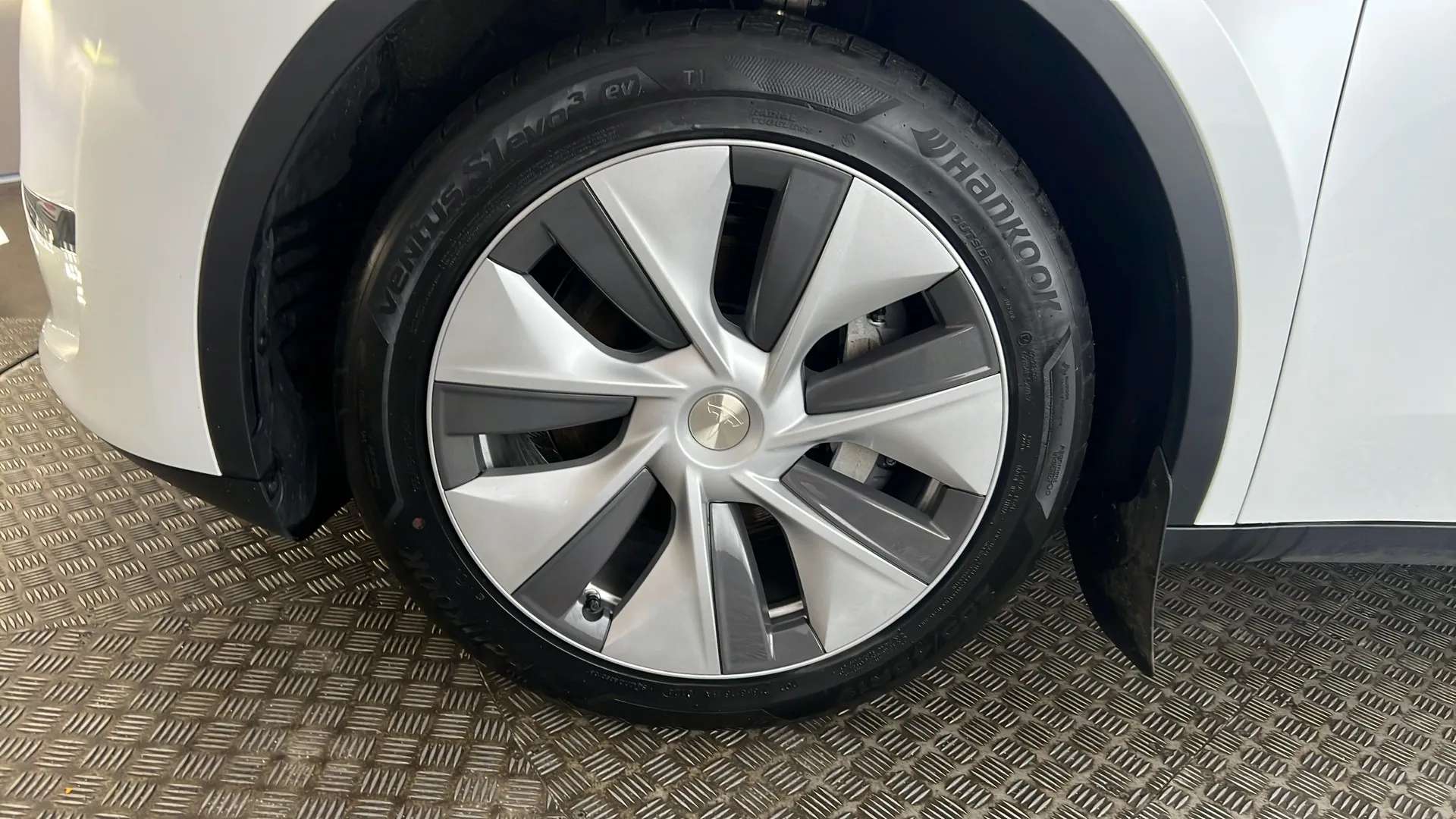 2024 TESLA MODEL Y 2024 TESLA MODEL Y