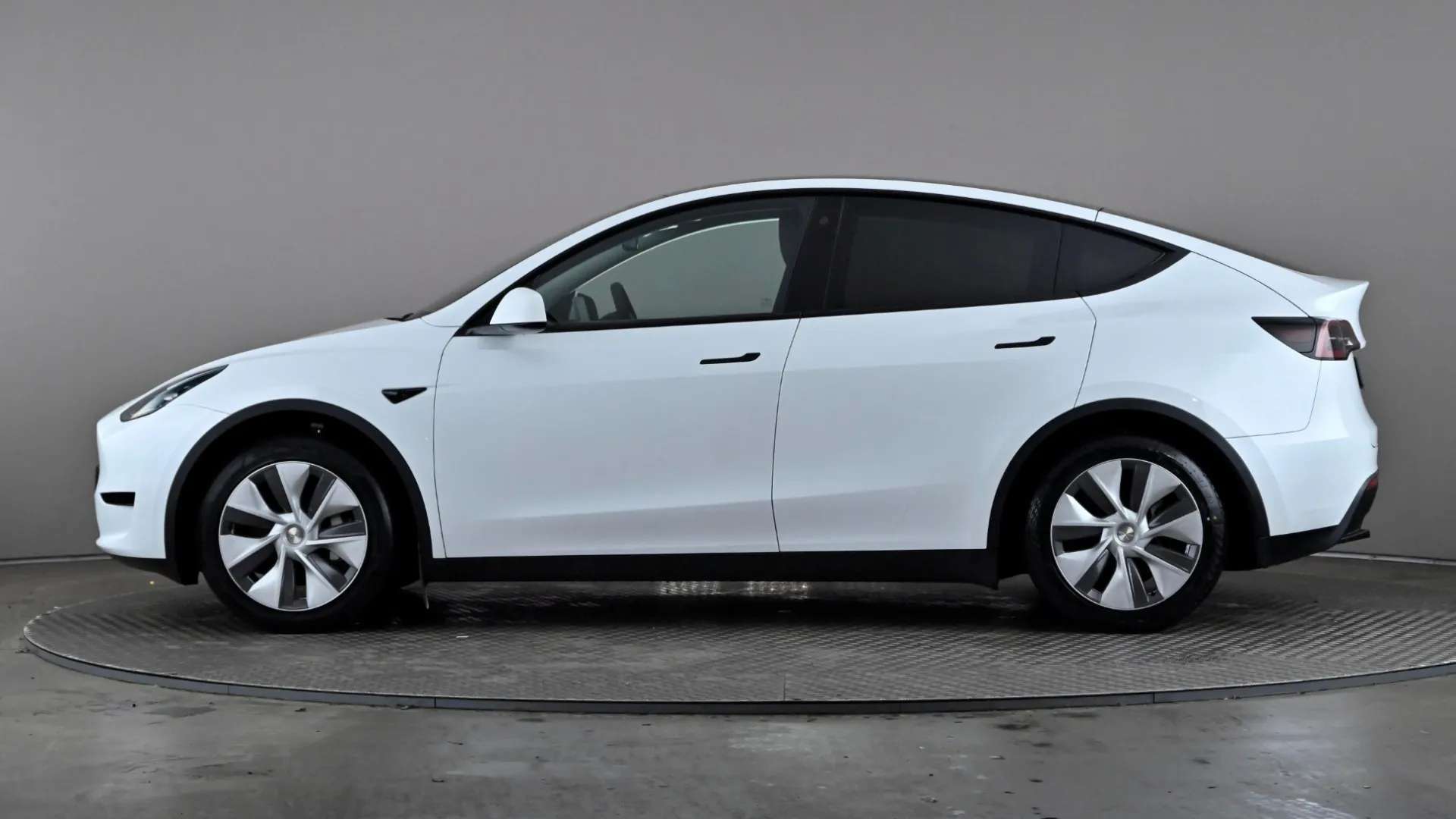 A 2024 TESLA MODEL Y RWD Auto A 2024 TESLA MODEL Y RWD Auto