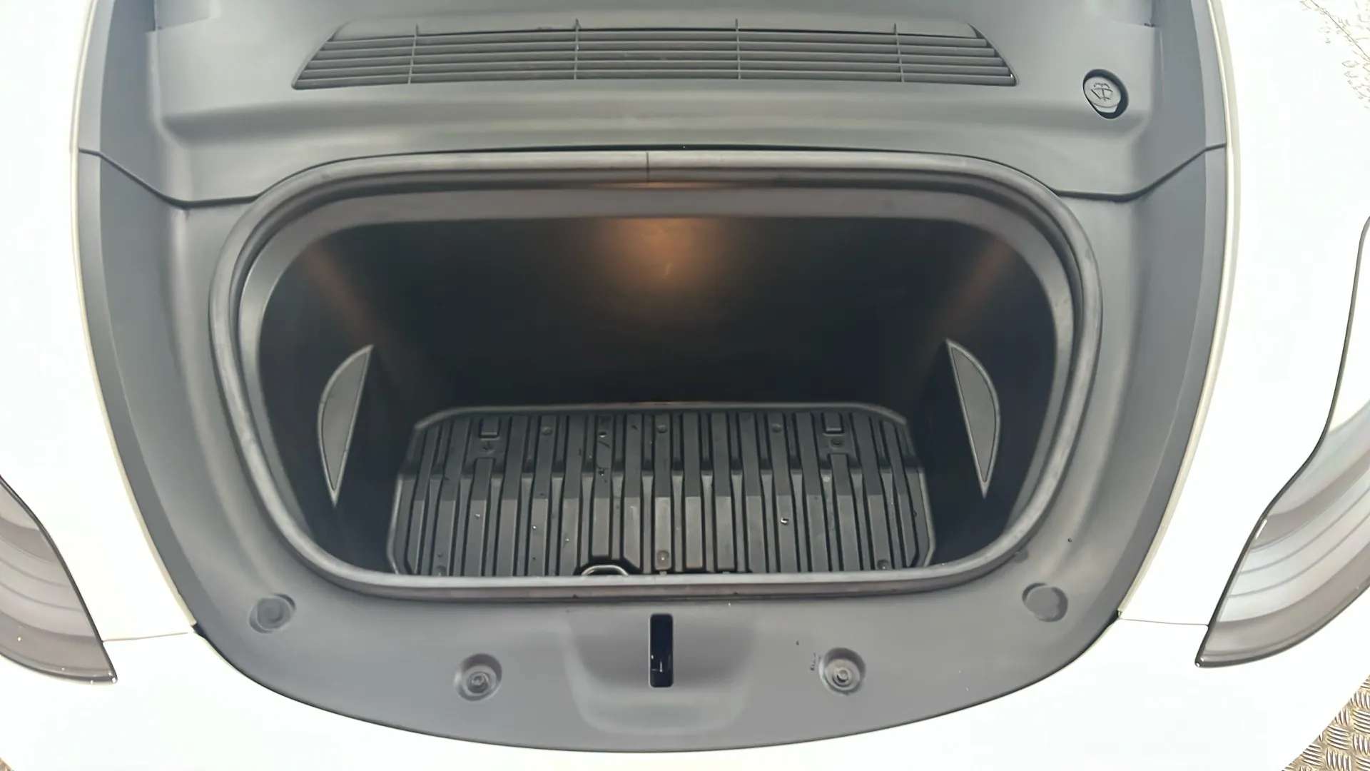 2024 TESLA MODEL Y 2024 TESLA MODEL Y