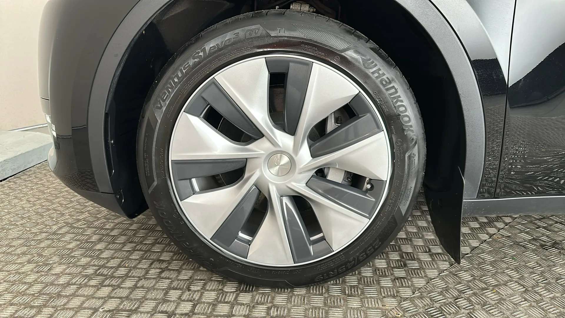 2023 TESLA MODEL Y 2023 TESLA MODEL Y