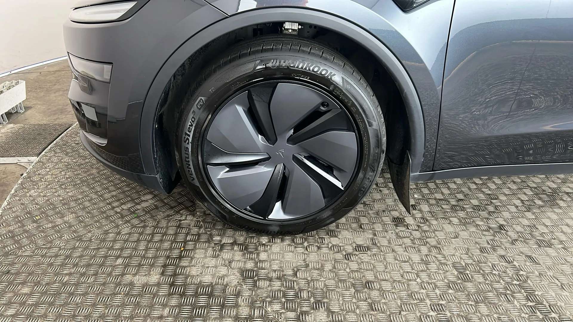 2025 TESLA MODEL Y 2025 TESLA MODEL Y
