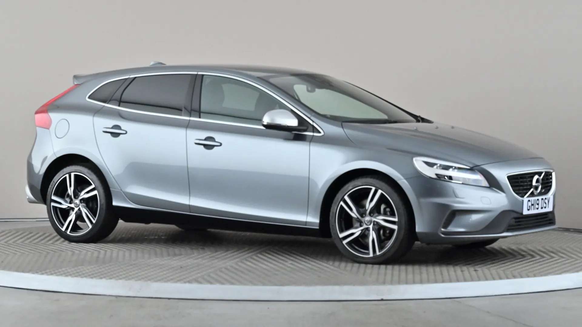 2019 VOLVO V40 2019 VOLVO V40