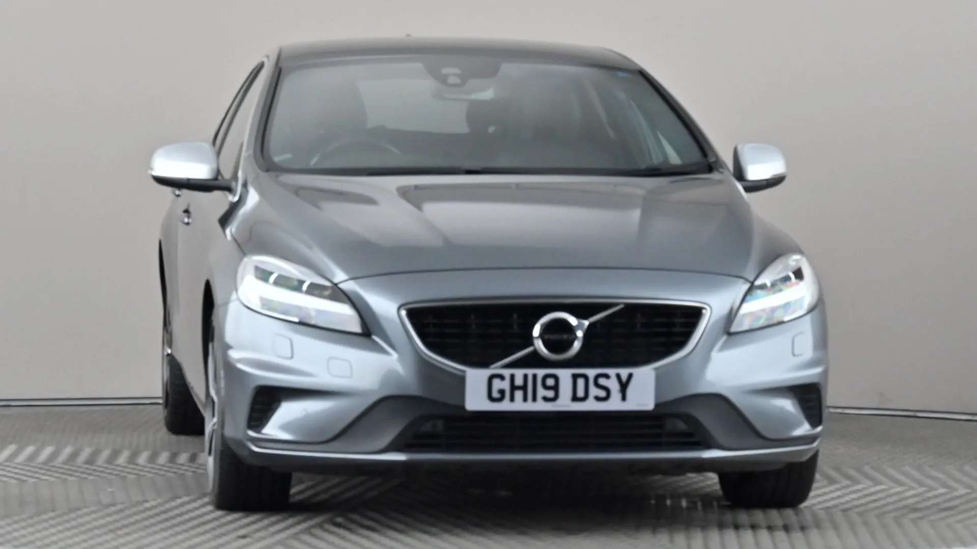 2019 VOLVO V40 2019 VOLVO V40