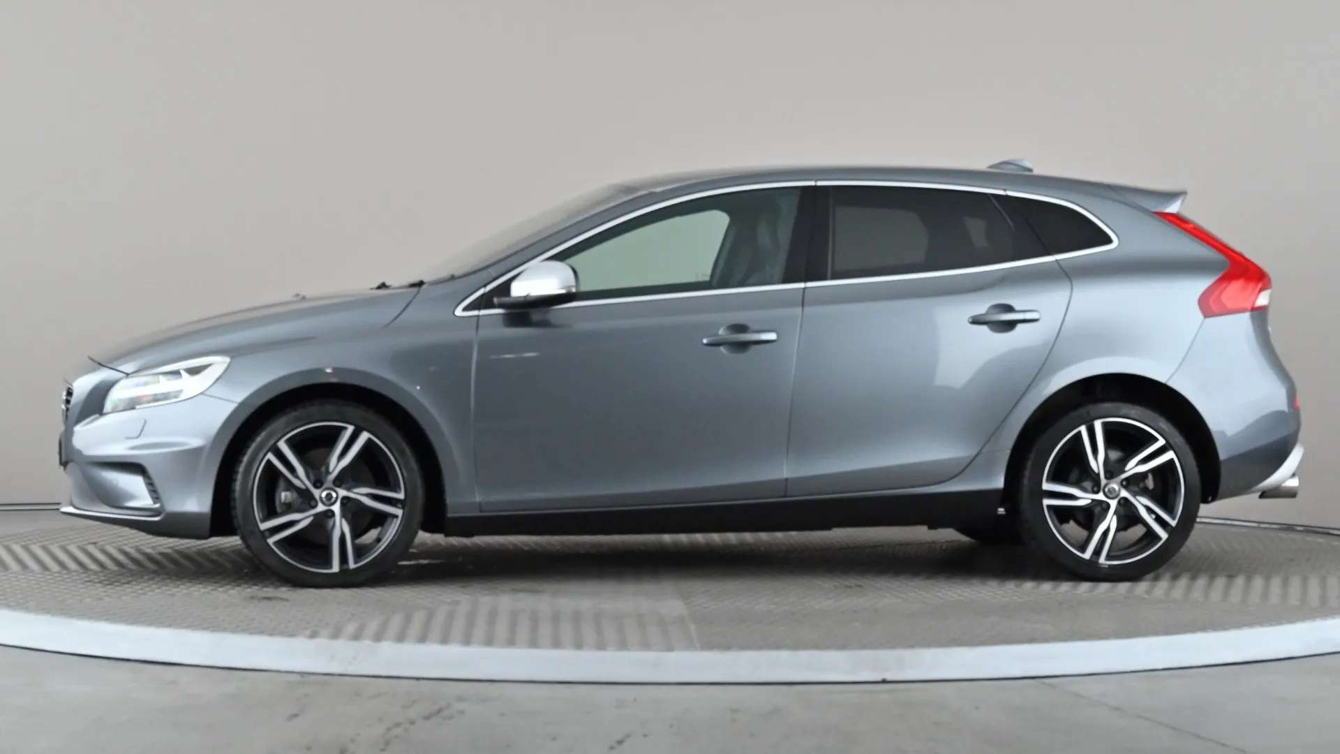 2019 VOLVO V40 2019 VOLVO V40