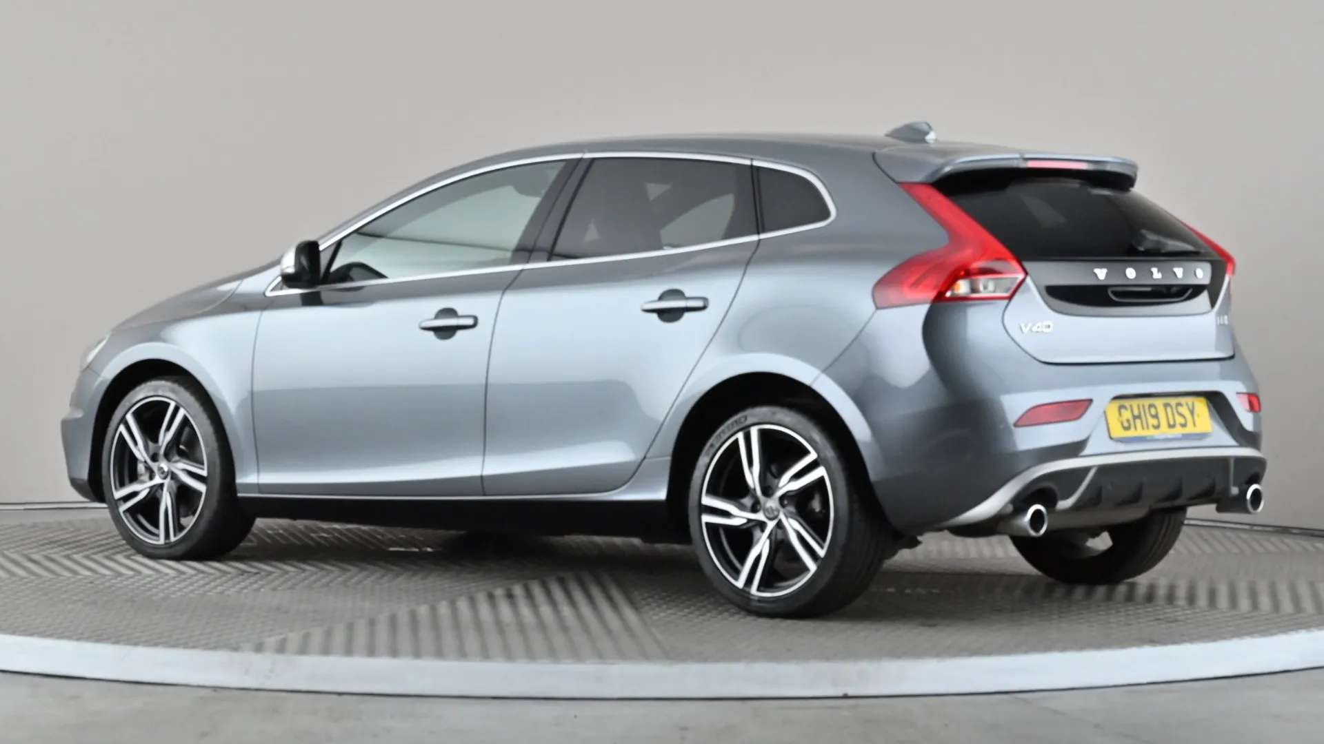 2019 VOLVO V40 2019 VOLVO V40