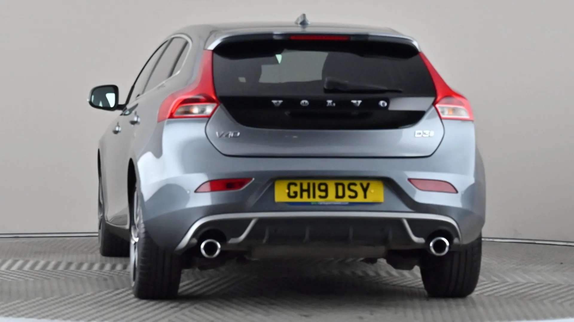 2019 VOLVO V40 2019 VOLVO V40