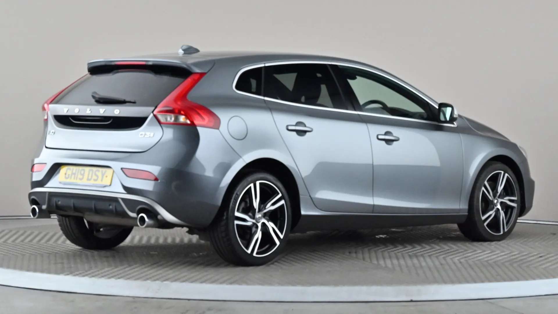 2019 VOLVO V40 2019 VOLVO V40