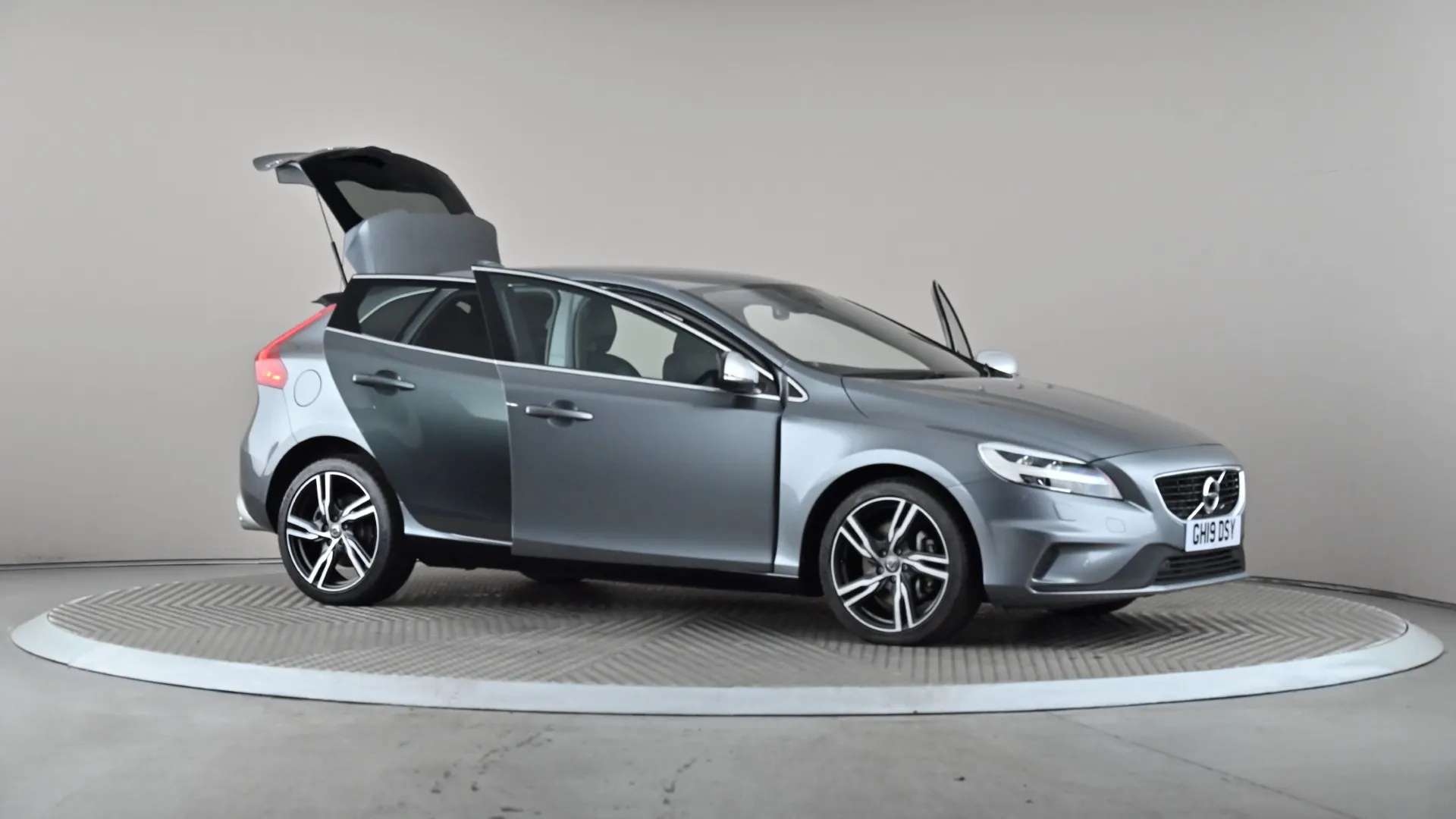 2019 VOLVO V40 2019 VOLVO V40