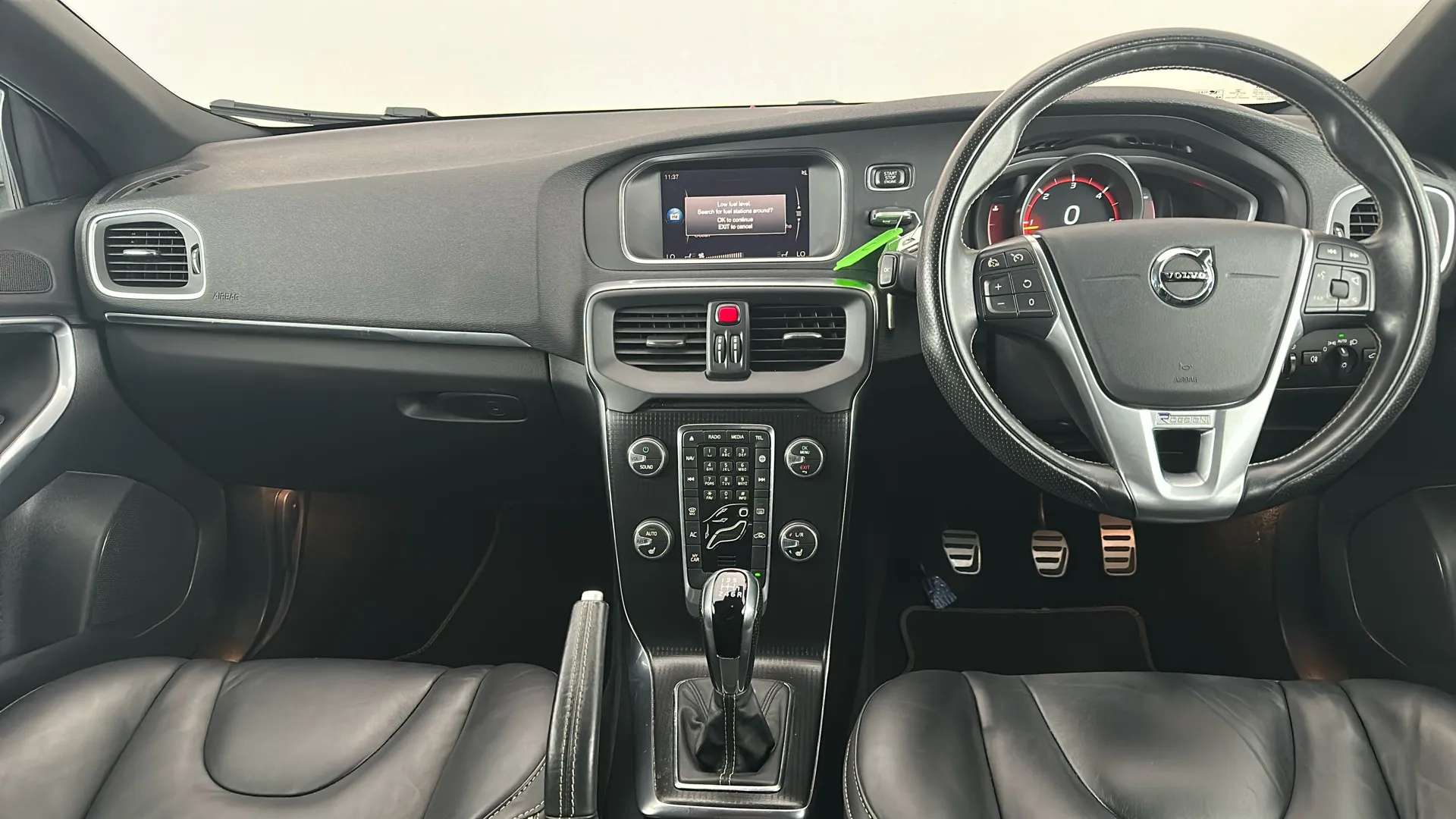 2019 VOLVO V40 2019 VOLVO V40