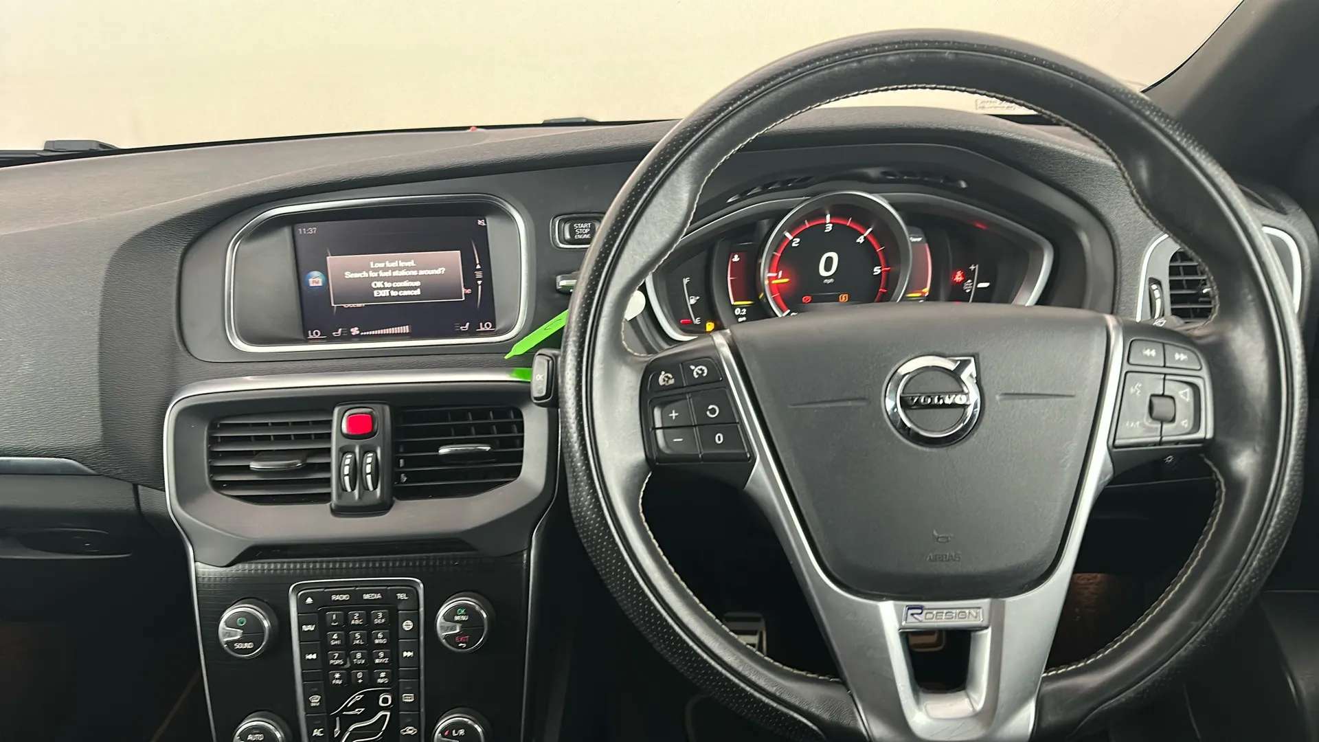 2019 VOLVO V40 2019 VOLVO V40