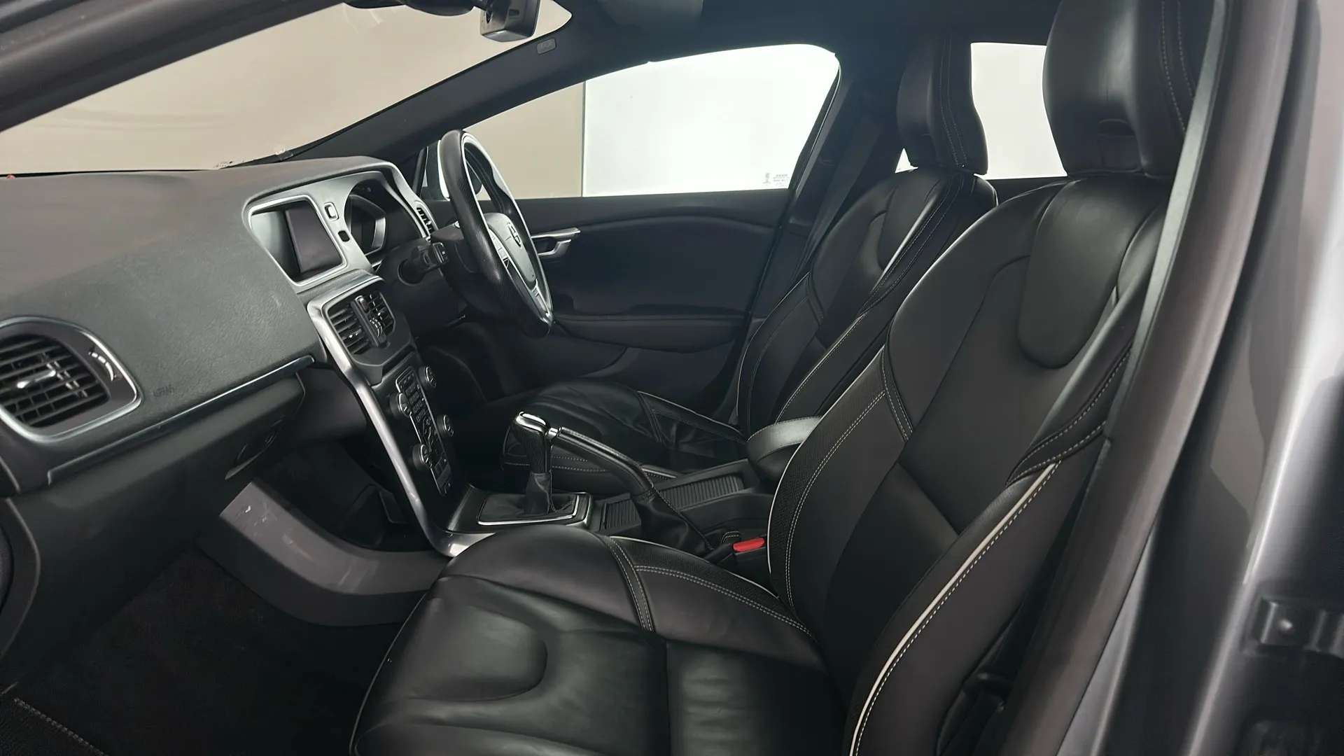 2019 VOLVO V40 2019 VOLVO V40