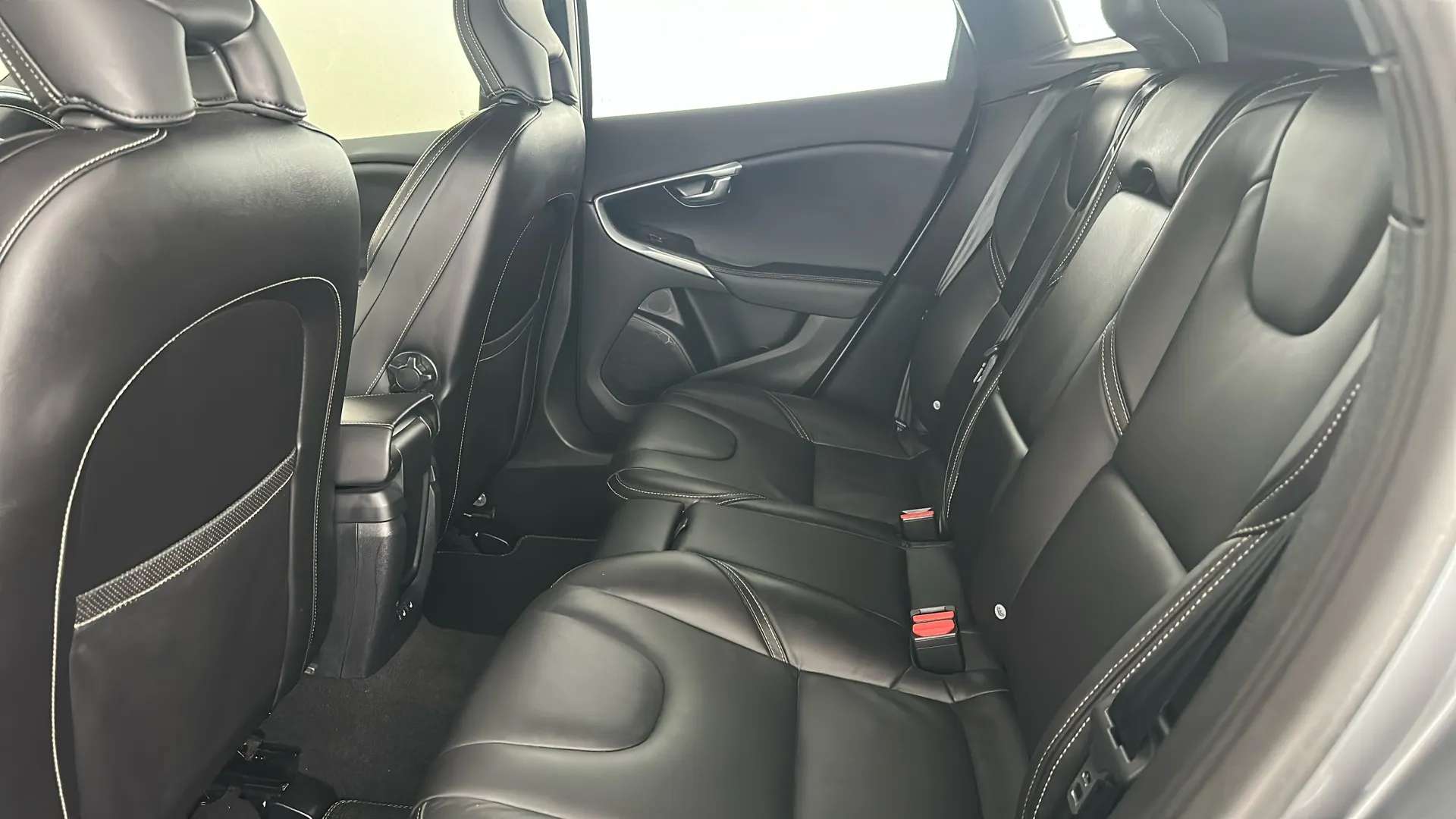 2019 VOLVO V40 2019 VOLVO V40
