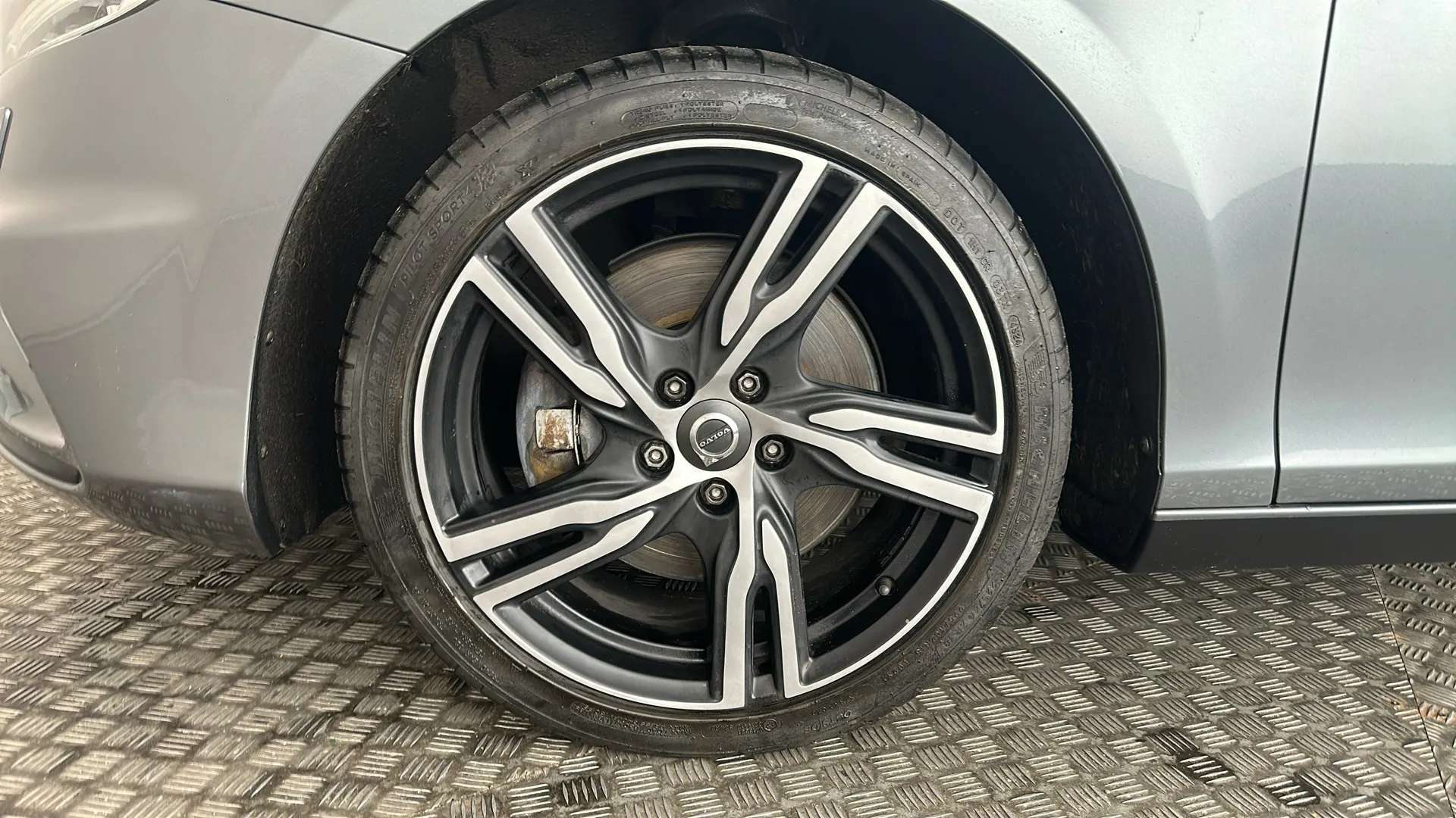 2019 VOLVO V40 2019 VOLVO V40