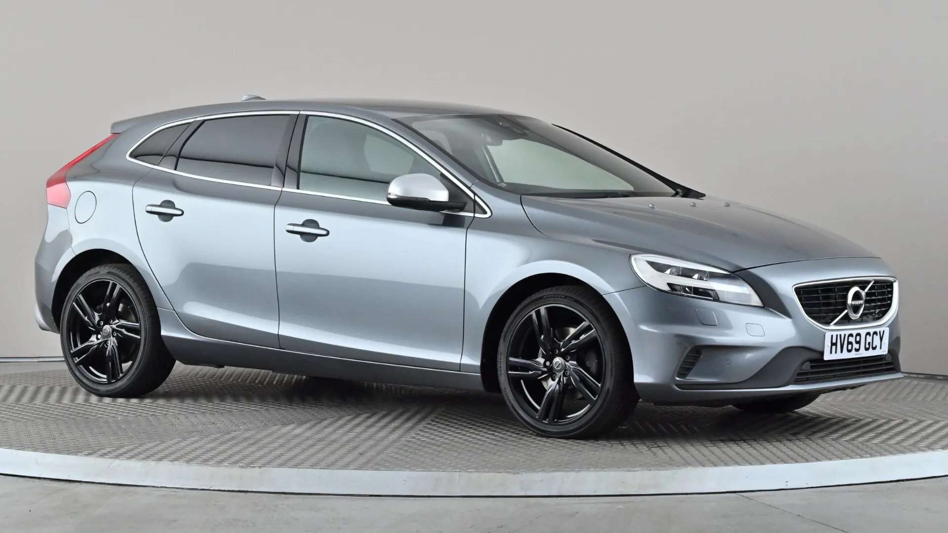 2019 VOLVO V40 2019 VOLVO V40