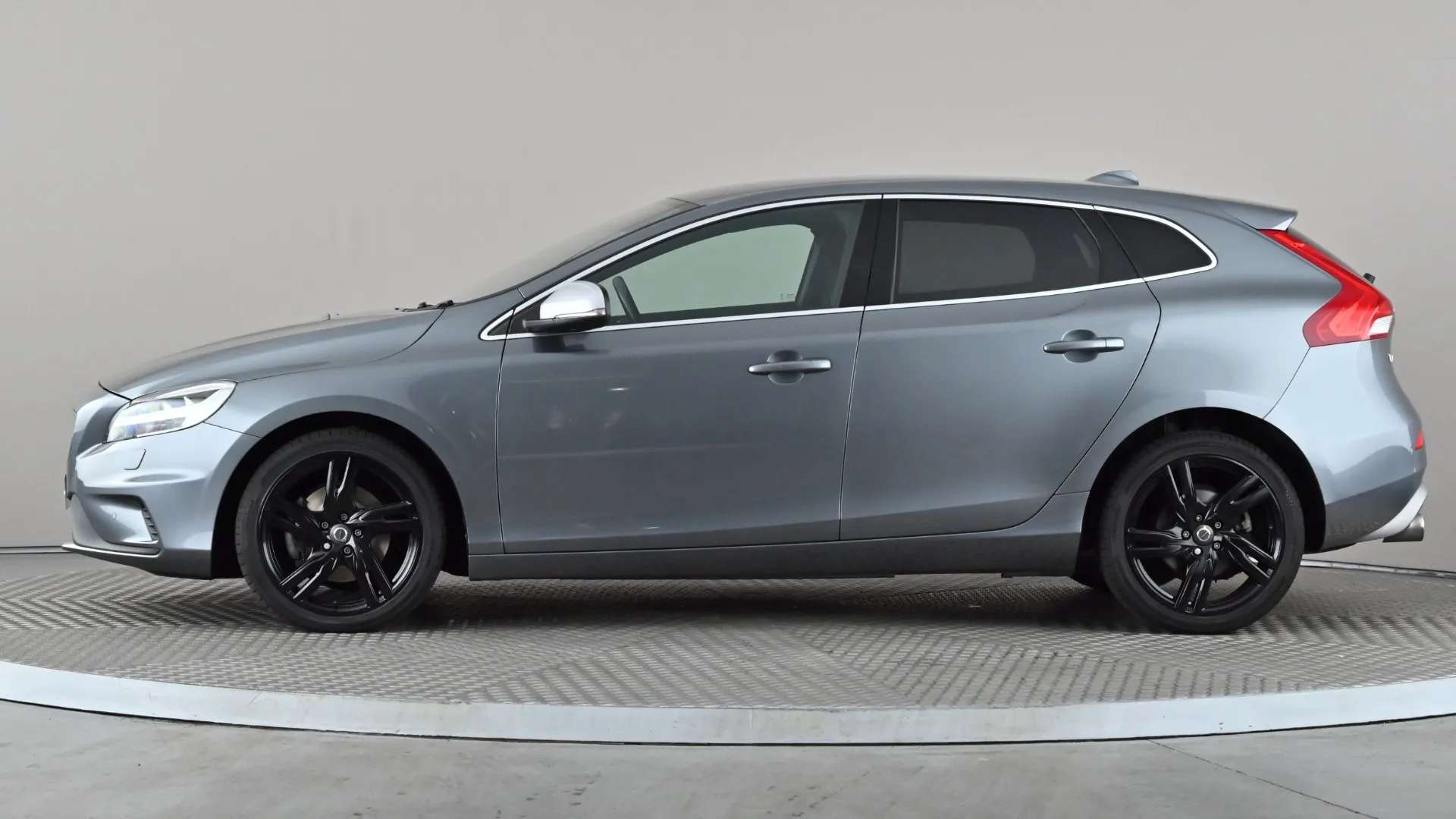 2019 VOLVO V40 2019 VOLVO V40